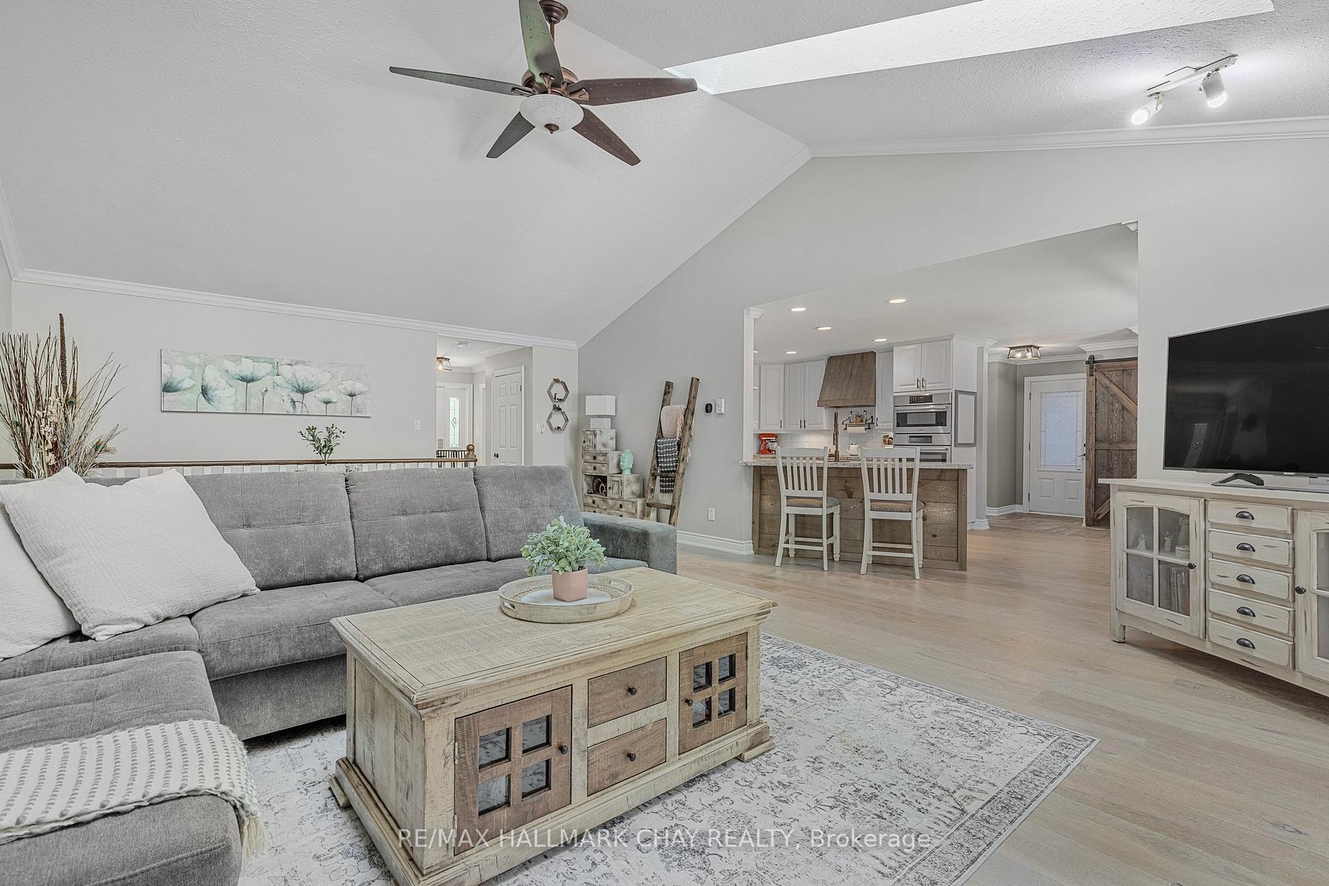 Photo 9 of 1256 Rainbow Valley Road W, Springwater, Rural Springwater — HOMEH
