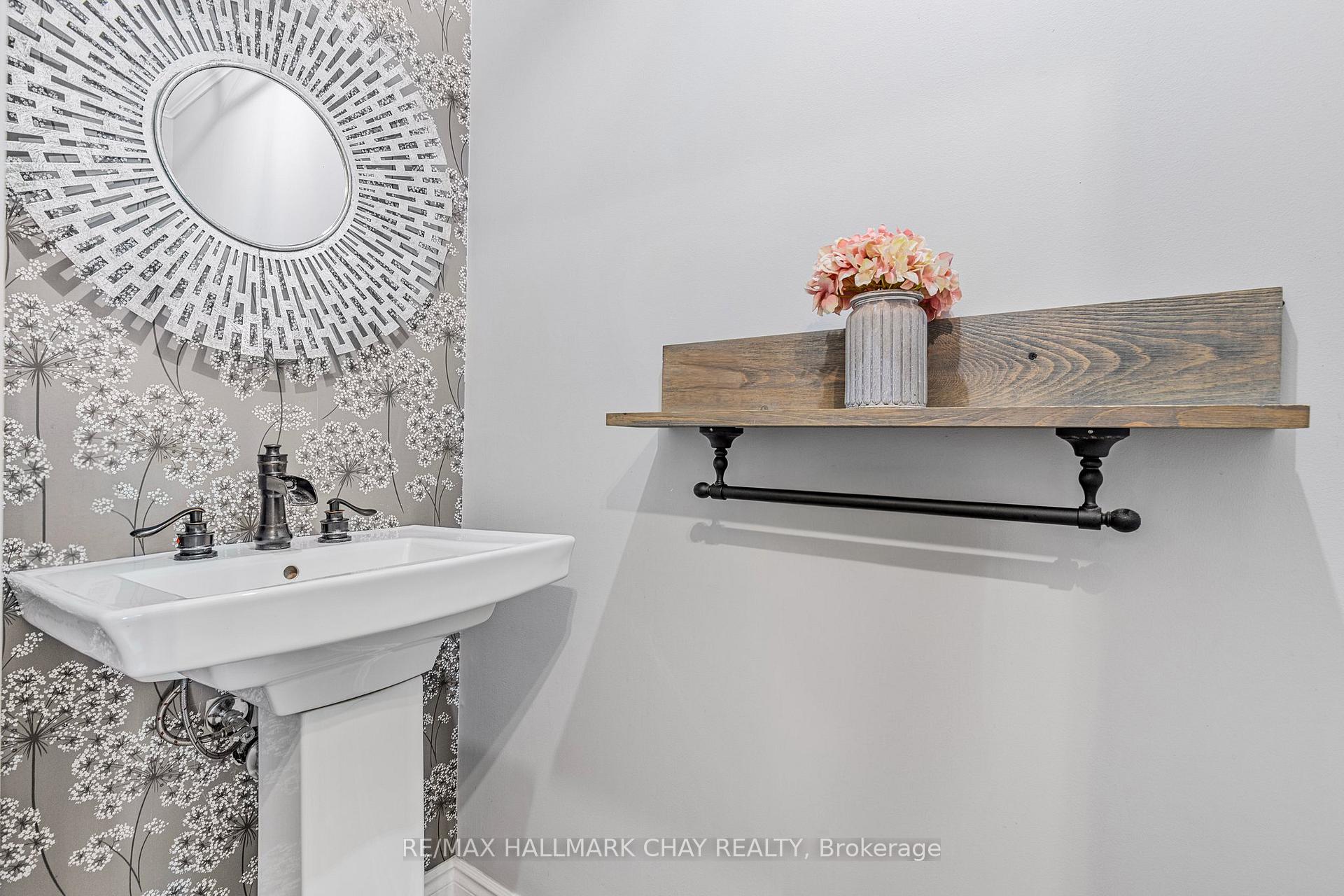 Photo 16 of 1256 Rainbow Valley Road W, Springwater, Rural Springwater — HOMEH