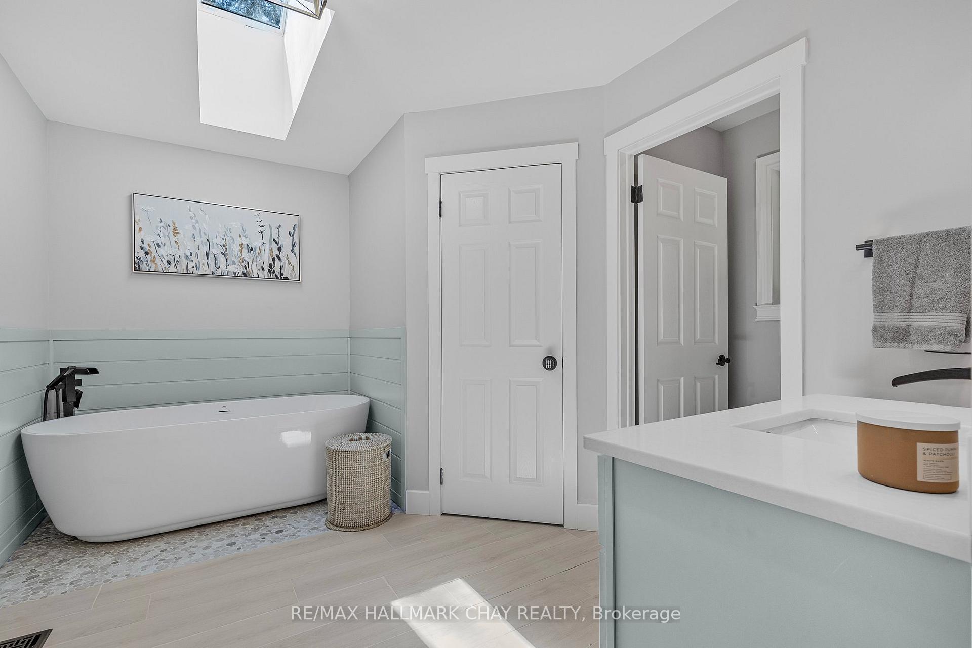 Photo 19 of 1256 Rainbow Valley Road W, Springwater, Rural Springwater — HOMEH