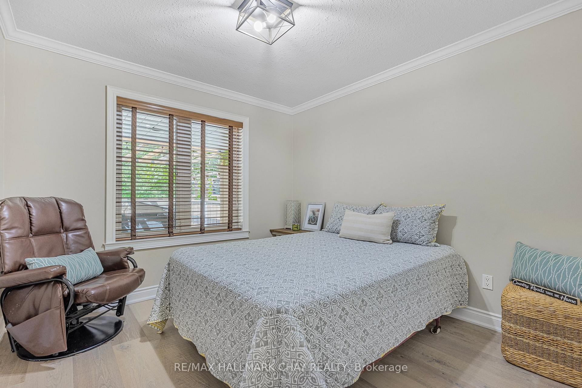 Photo 23 of 1256 Rainbow Valley Road W, Springwater, Rural Springwater — HOMEH