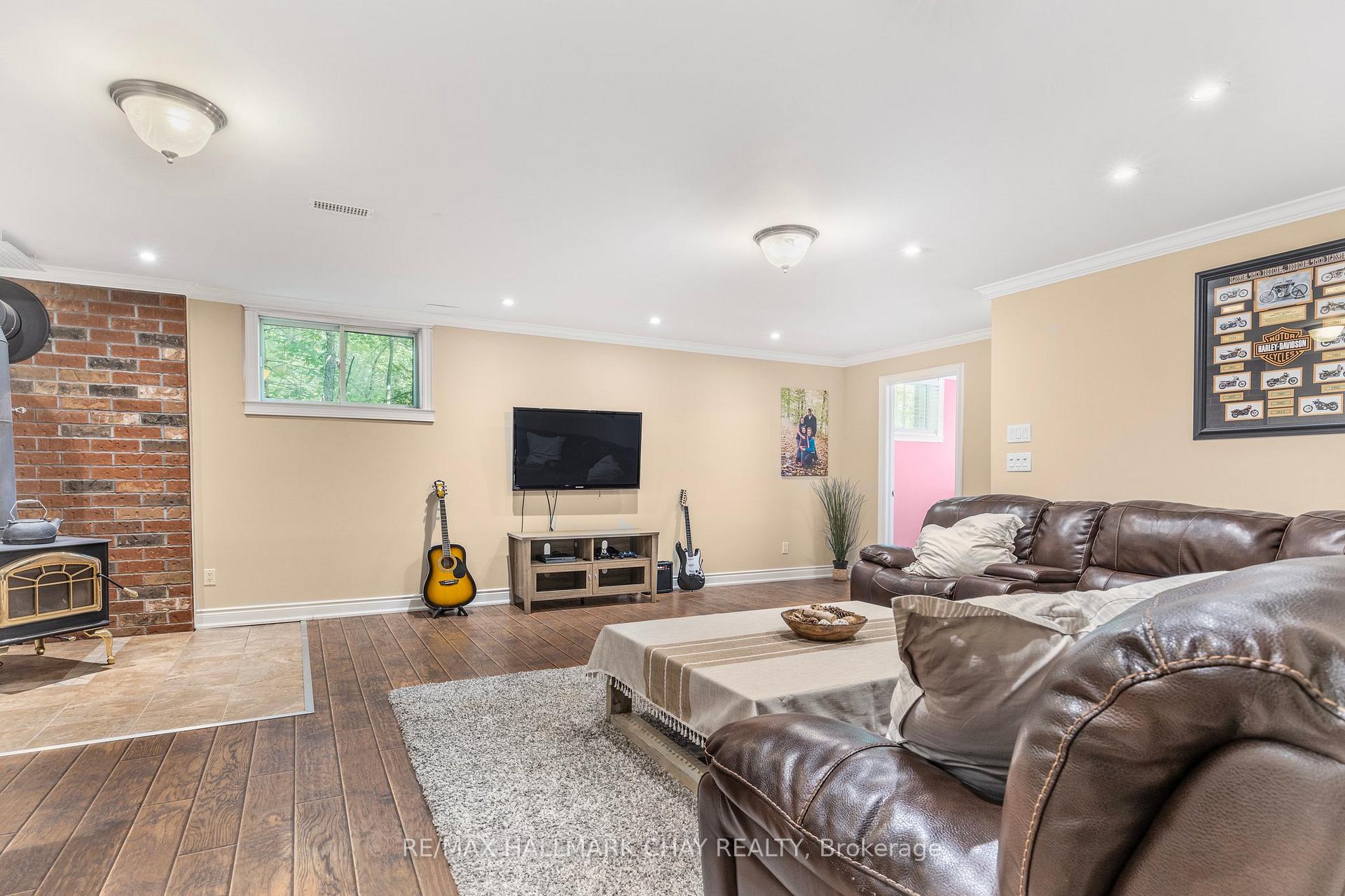Photo 27 of 1256 Rainbow Valley Road W, Springwater, Rural Springwater — HOMEH