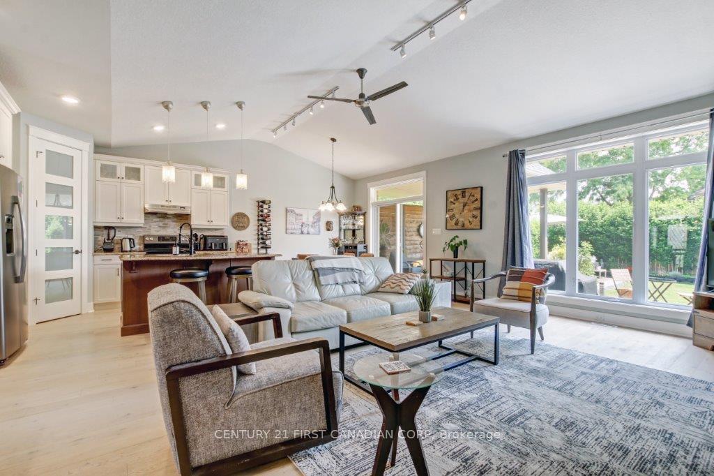 Photo 9 of 19 St.Andrews Drive, St. Thomas — HOMEH