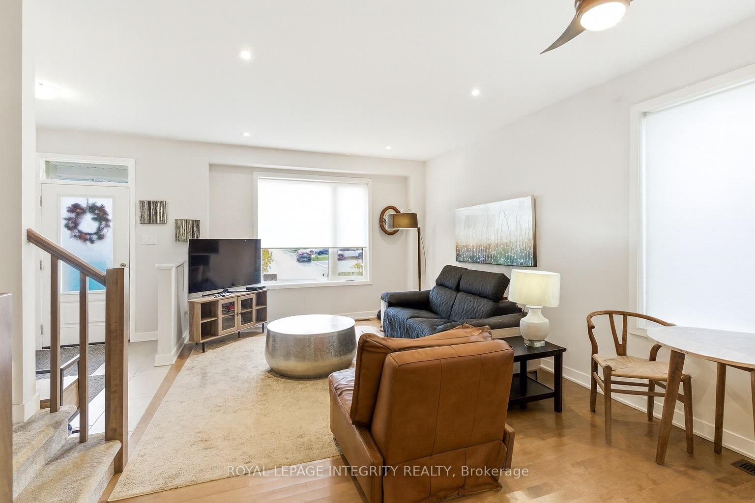 Photo 4 of 820 Bascule Place, Ottawa, Btwn Franktown Rd. & Fallowfield Rd. — HOMEH