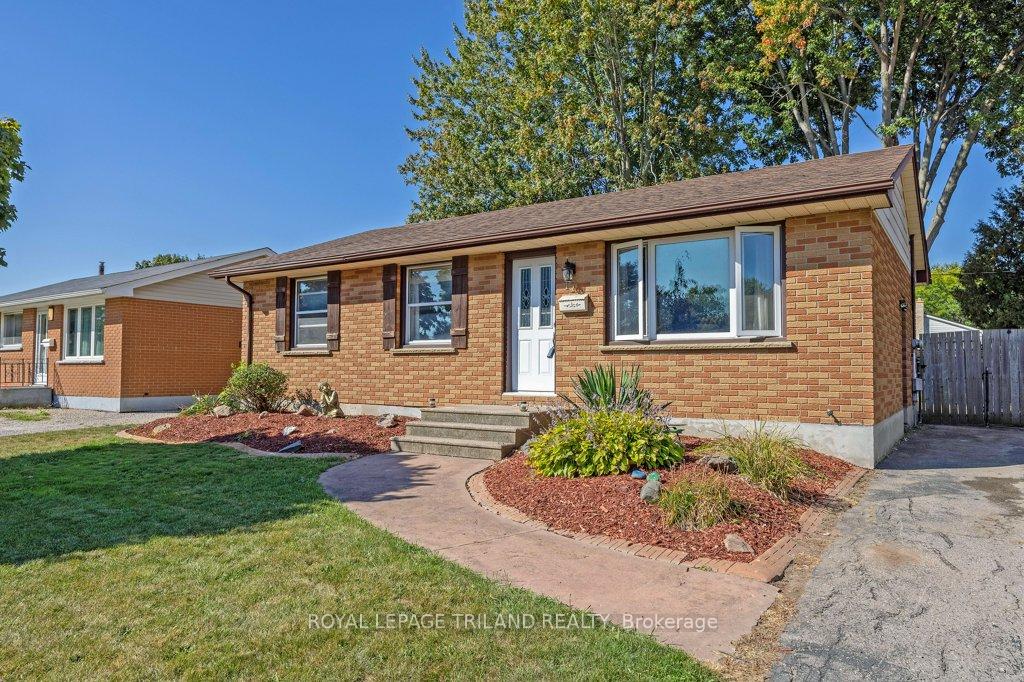 Photo 3 of 17 Vanbuskirk Drive, St. Thomas — HOMEH