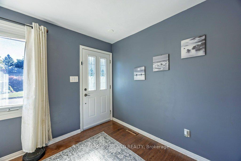 Photo 4 of 17 Vanbuskirk Drive, St. Thomas — HOMEH