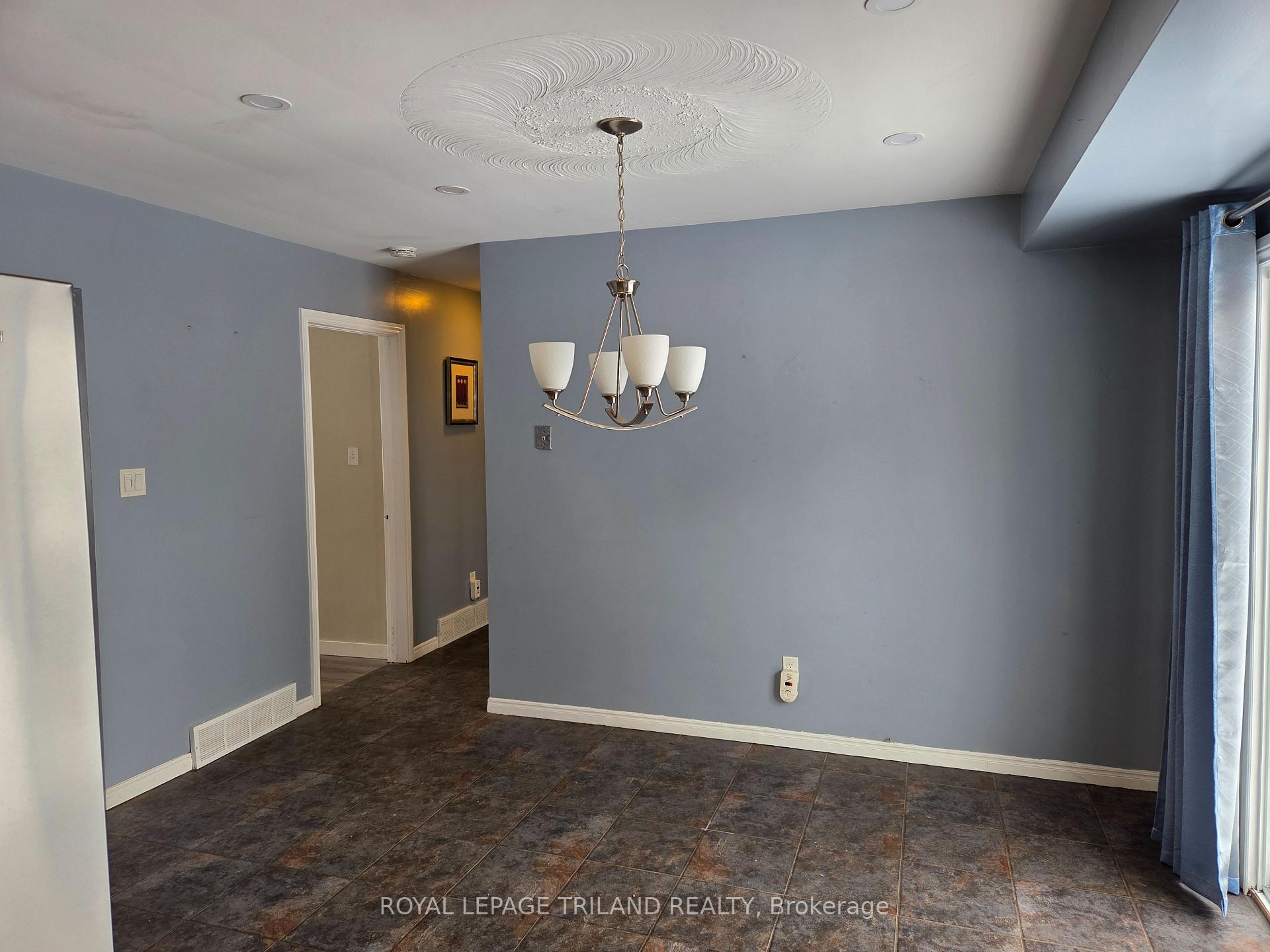 Photo 11 of 17 Vanbuskirk Drive, St. Thomas — HOMEH