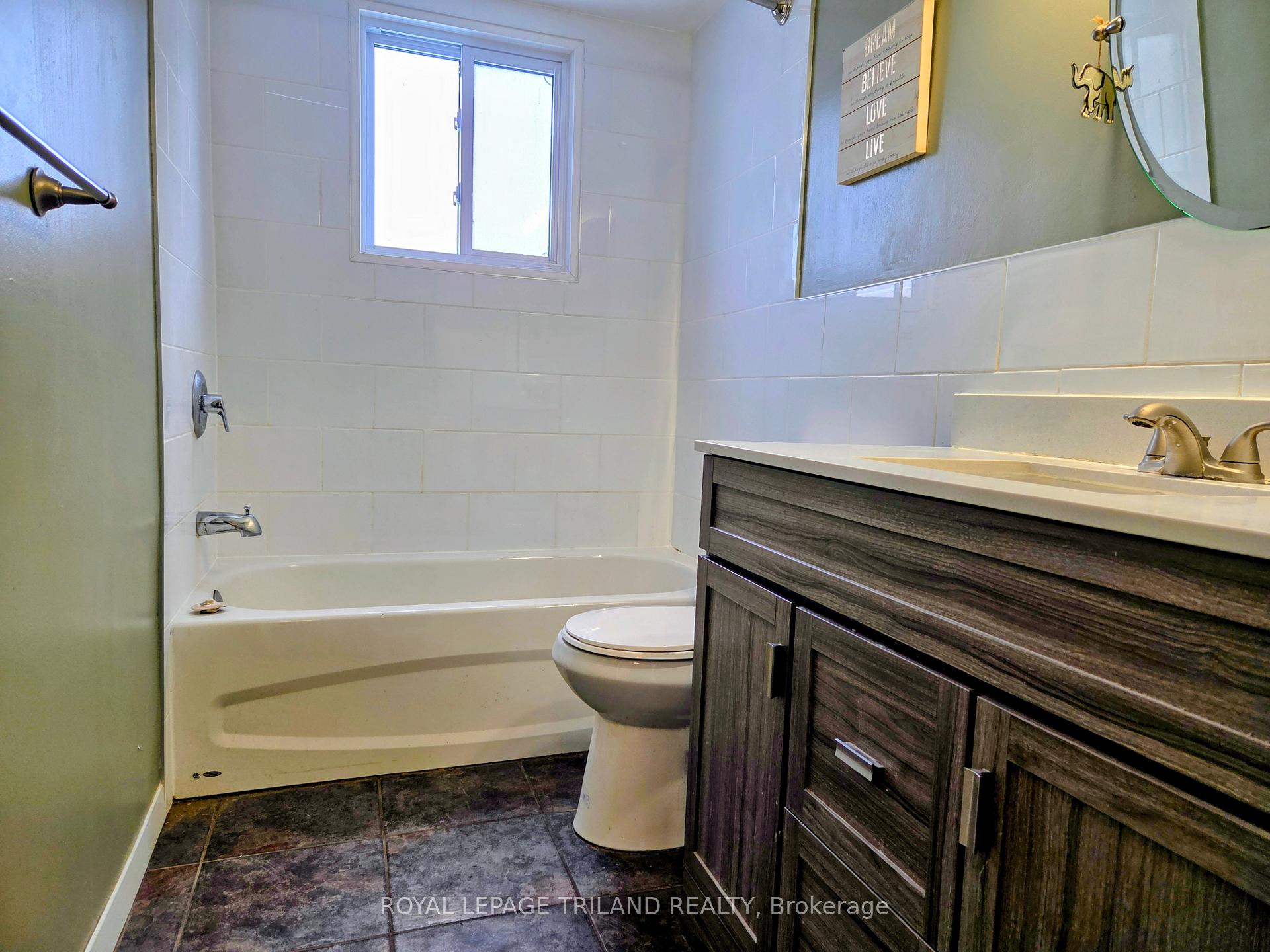 Photo 13 of 17 Vanbuskirk Drive, St. Thomas — HOMEH