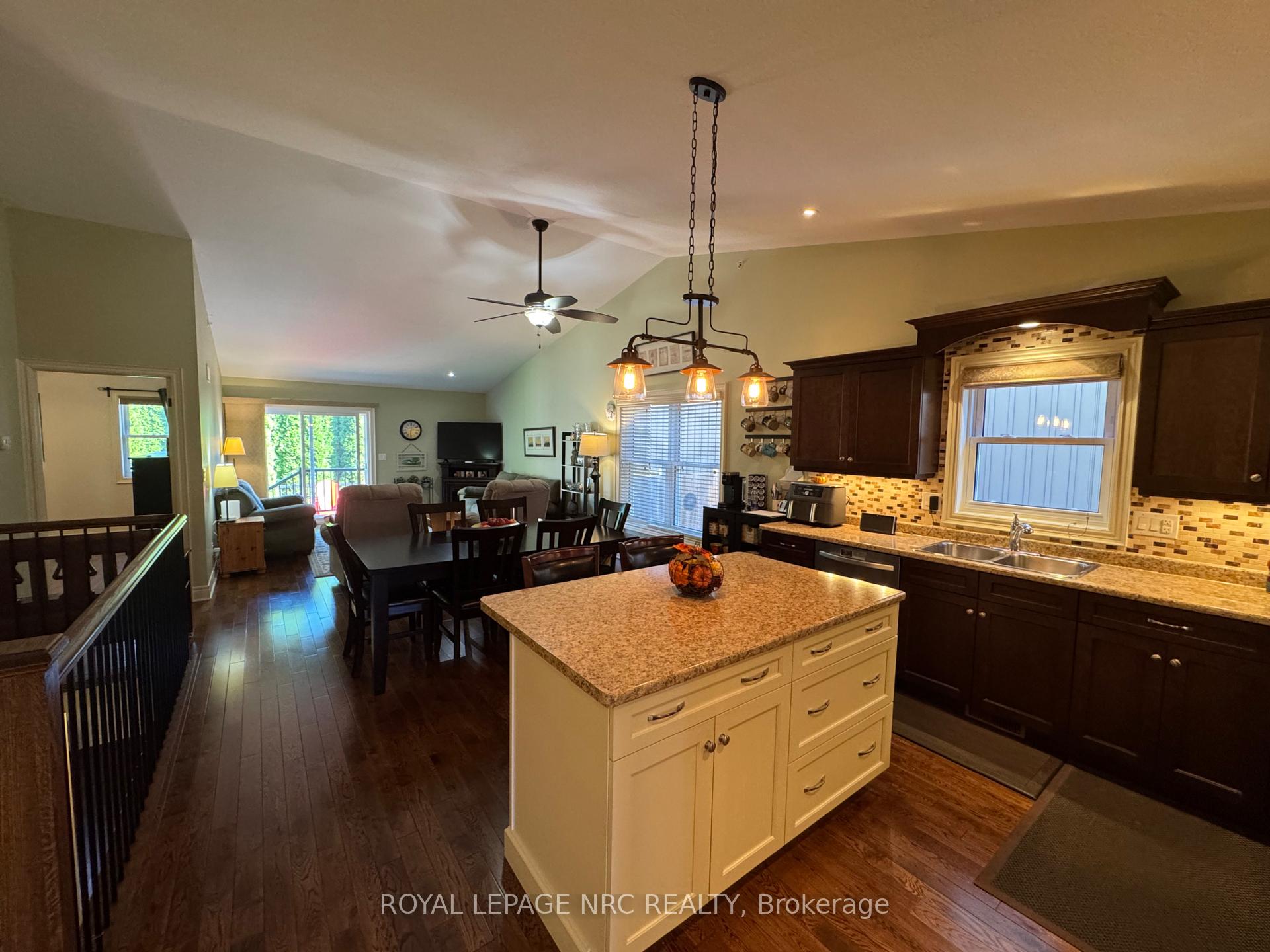 Photo 11 of 70 Parkside Drive, St. Catharines, Port Weller — HOMEH