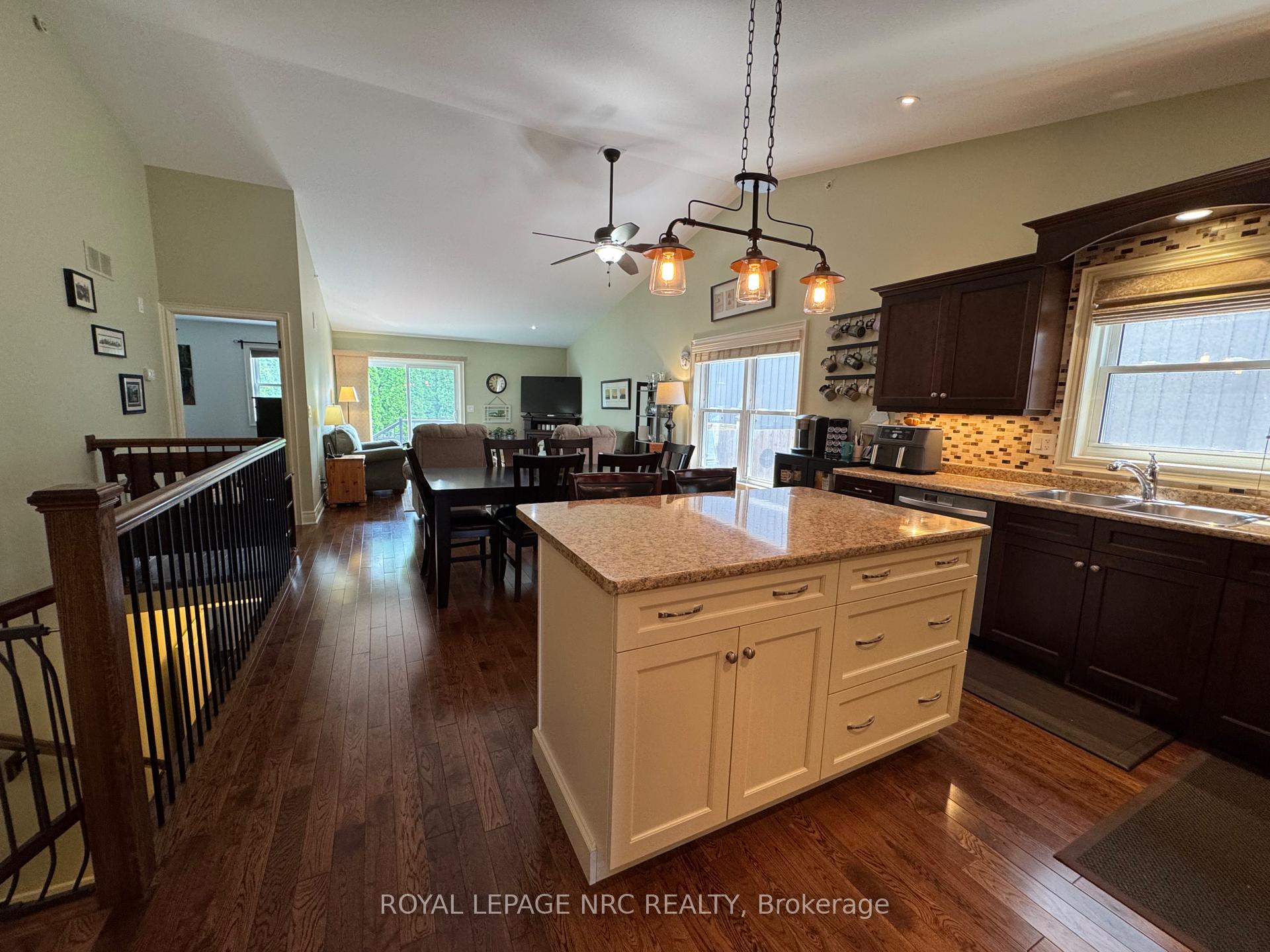 Photo 12 of 70 Parkside Drive, St. Catharines, Port Weller — HOMEH