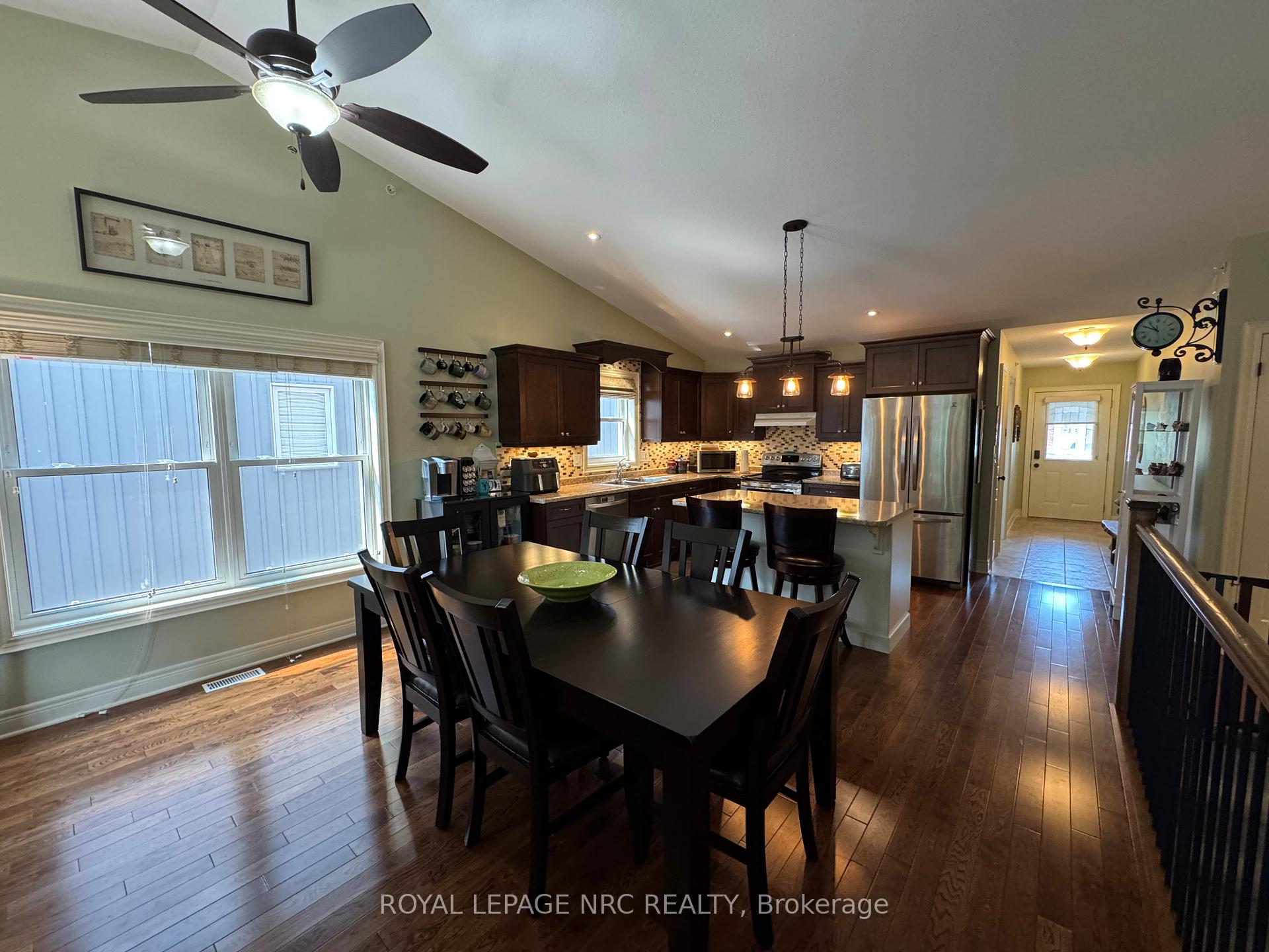 Photo 13 of 70 Parkside Drive, St. Catharines, Port Weller — HOMEH