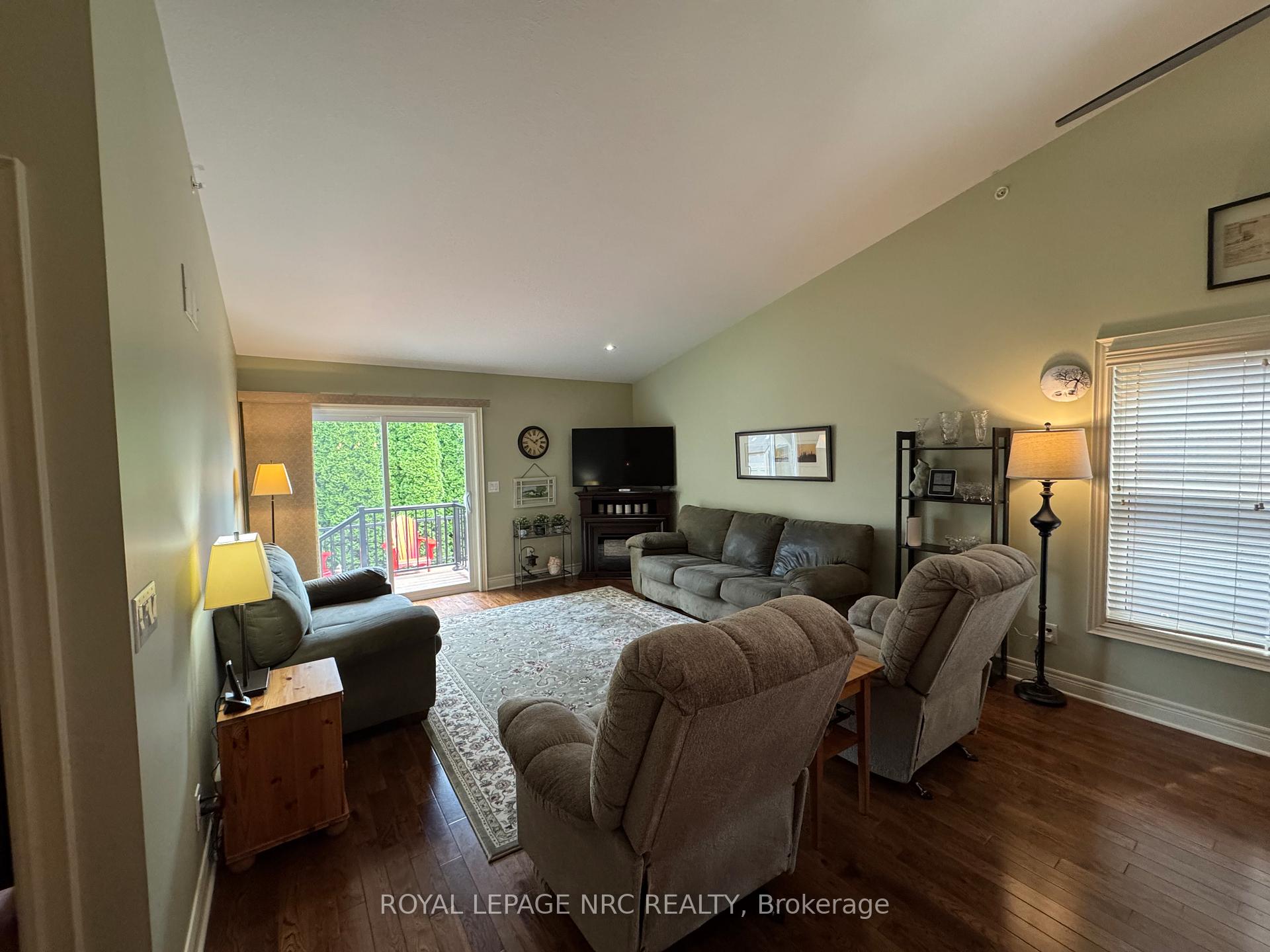 Photo 14 of 70 Parkside Drive, St. Catharines, Port Weller — HOMEH