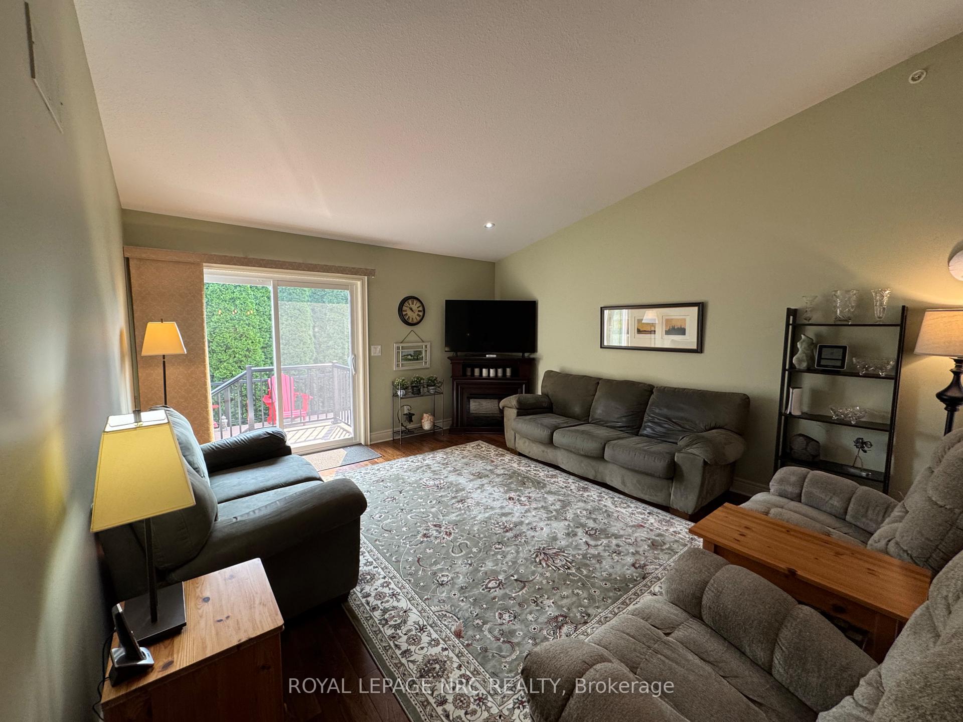 Photo 15 of 70 Parkside Drive, St. Catharines, Port Weller — HOMEH