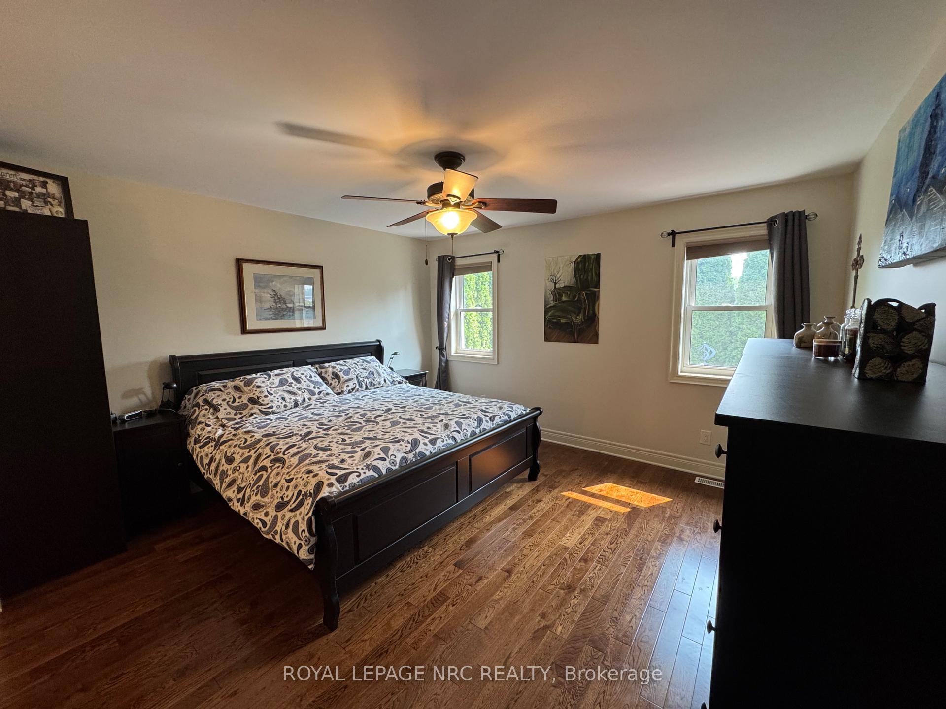 Photo 16 of 70 Parkside Drive, St. Catharines, Port Weller — HOMEH