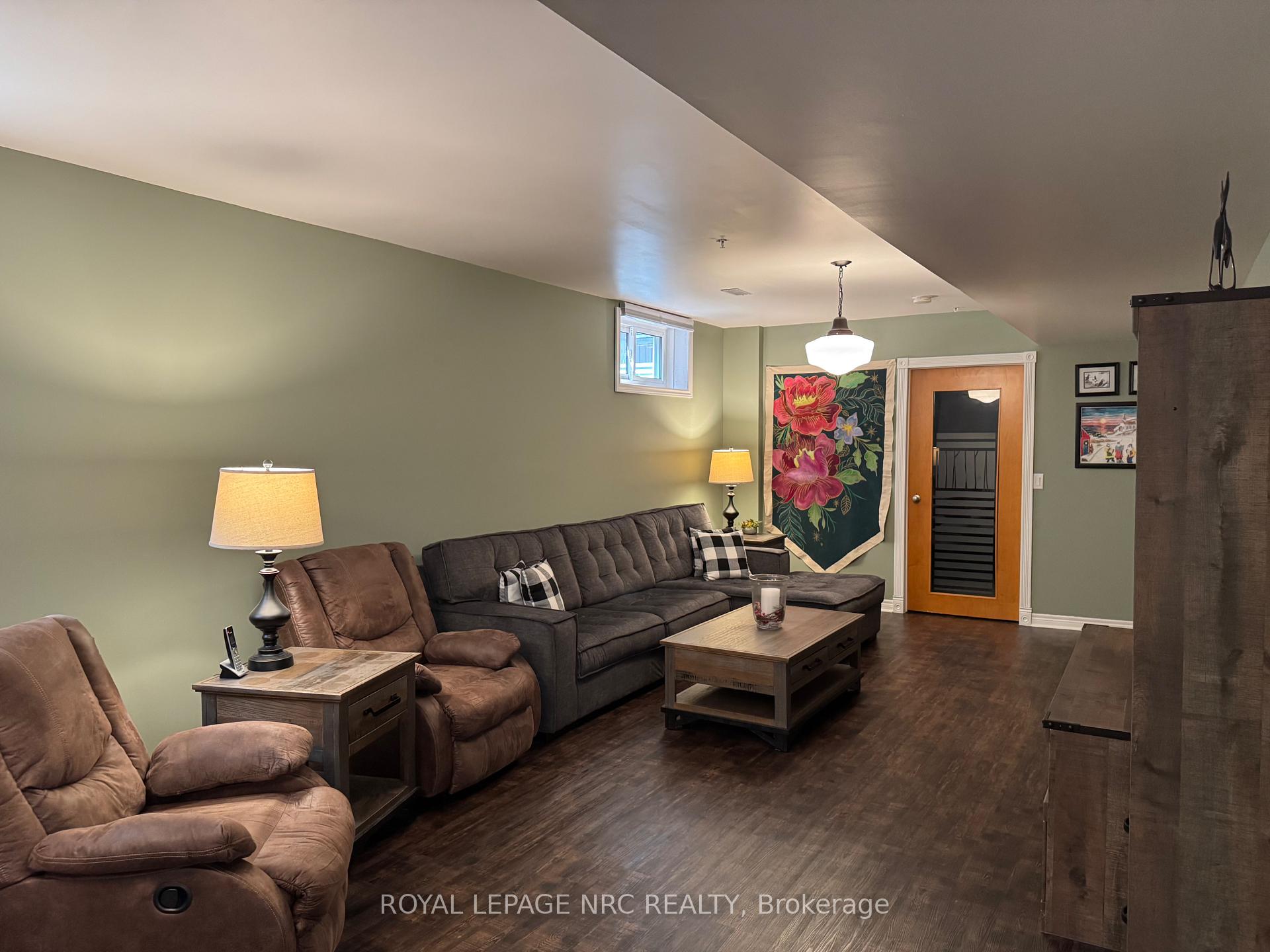 Photo 22 of 70 Parkside Drive, St. Catharines, Port Weller — HOMEH