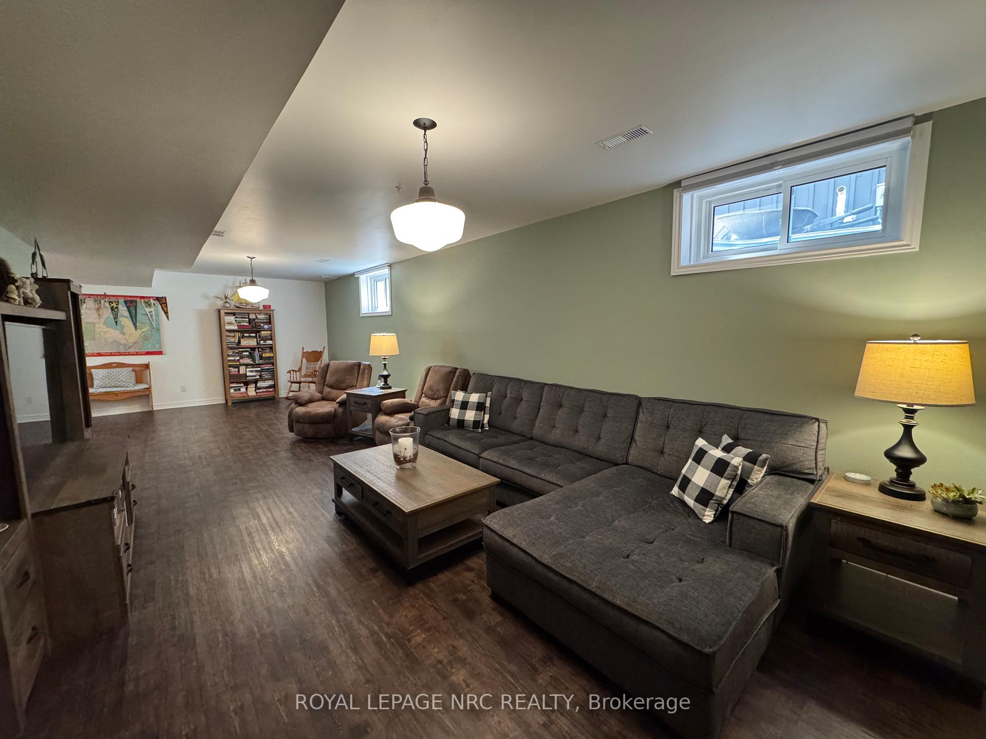 Photo 23 of 70 Parkside Drive, St. Catharines, Port Weller — HOMEH