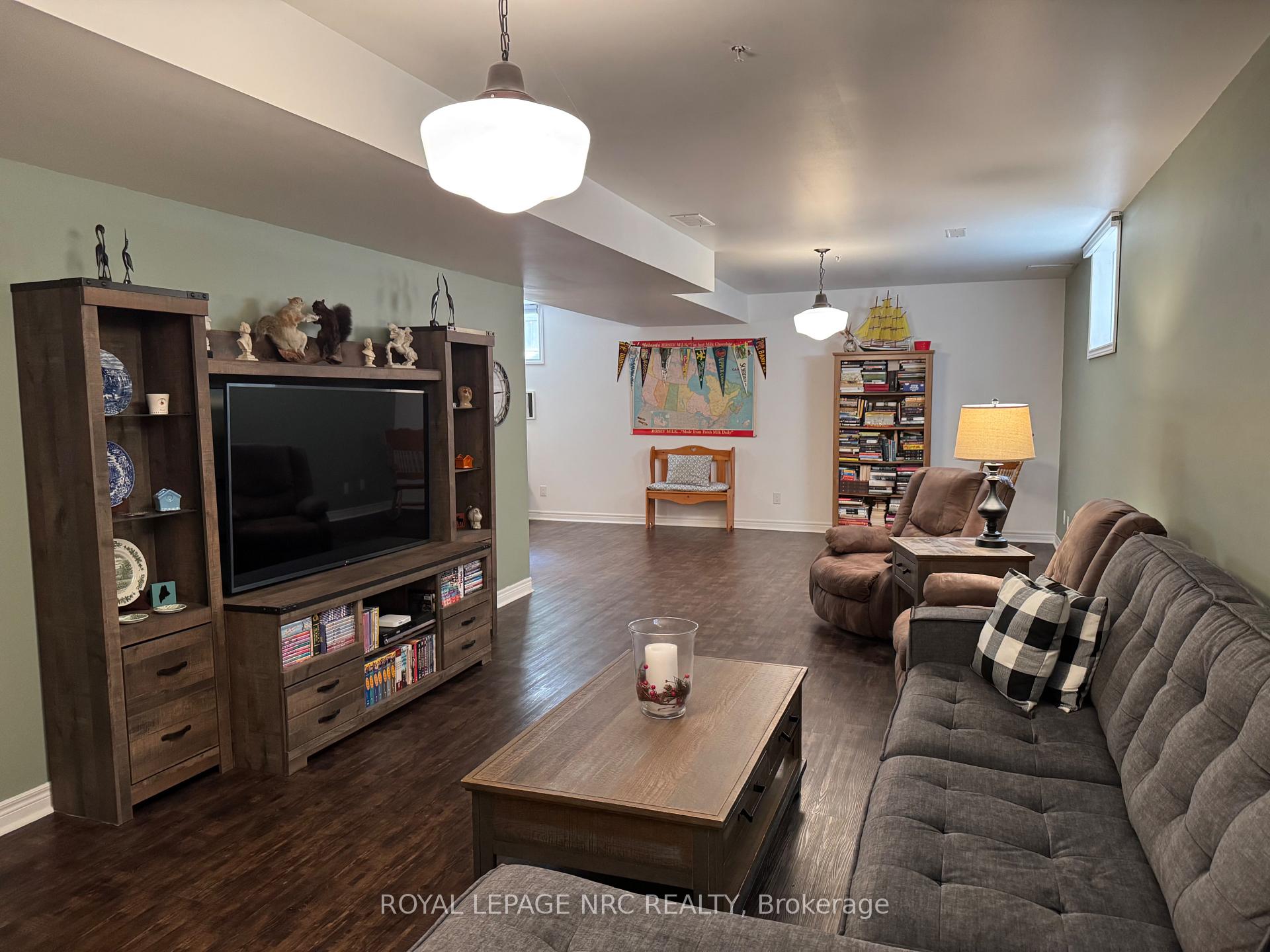 Photo 24 of 70 Parkside Drive, St. Catharines, Port Weller — HOMEH