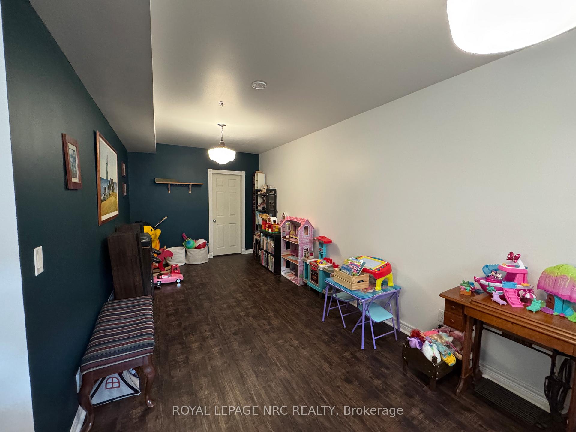 Photo 28 of 70 Parkside Drive, St. Catharines, Port Weller — HOMEH