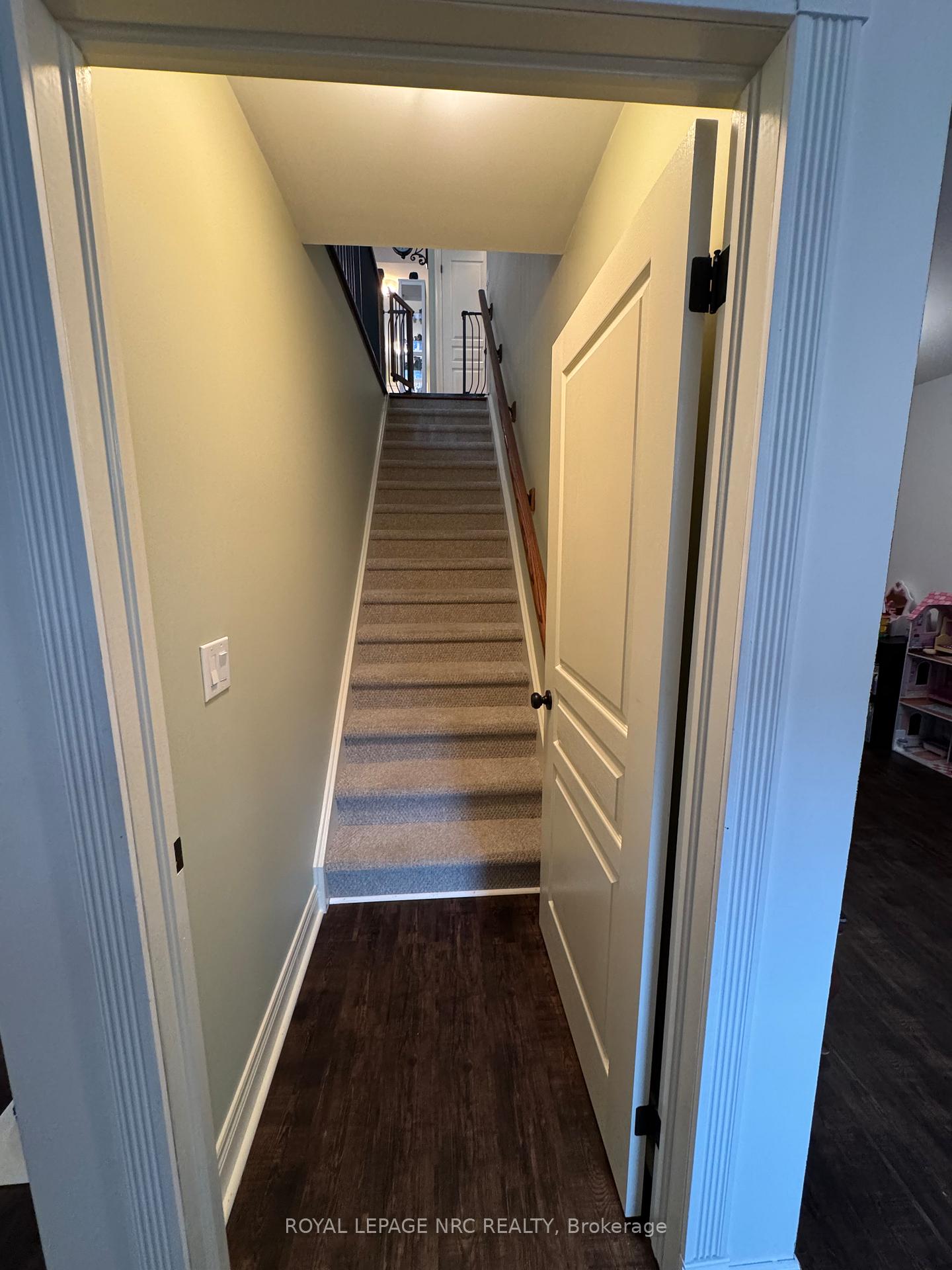 Photo 32 of 70 Parkside Drive, St. Catharines, Port Weller — HOMEH
