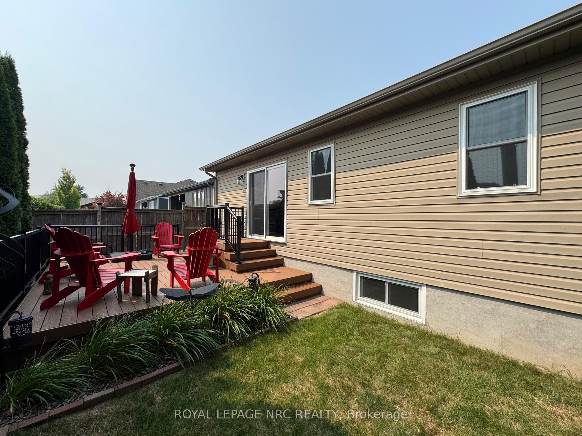 Photo 35 of 70 Parkside Drive, St. Catharines, Port Weller — HOMEH