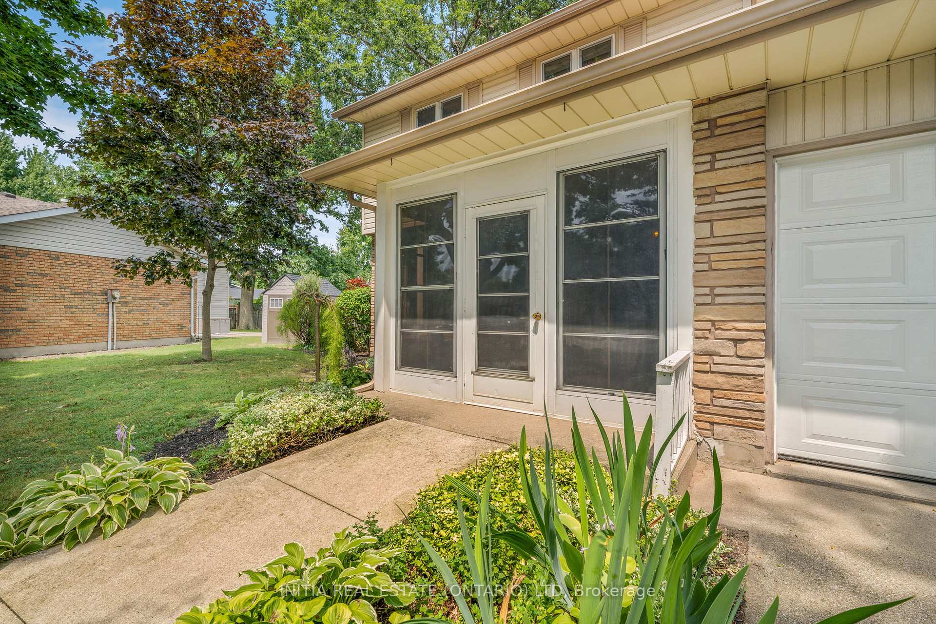 Photo 3 of 330 Willow Crescent, St. Clair — HOMEH