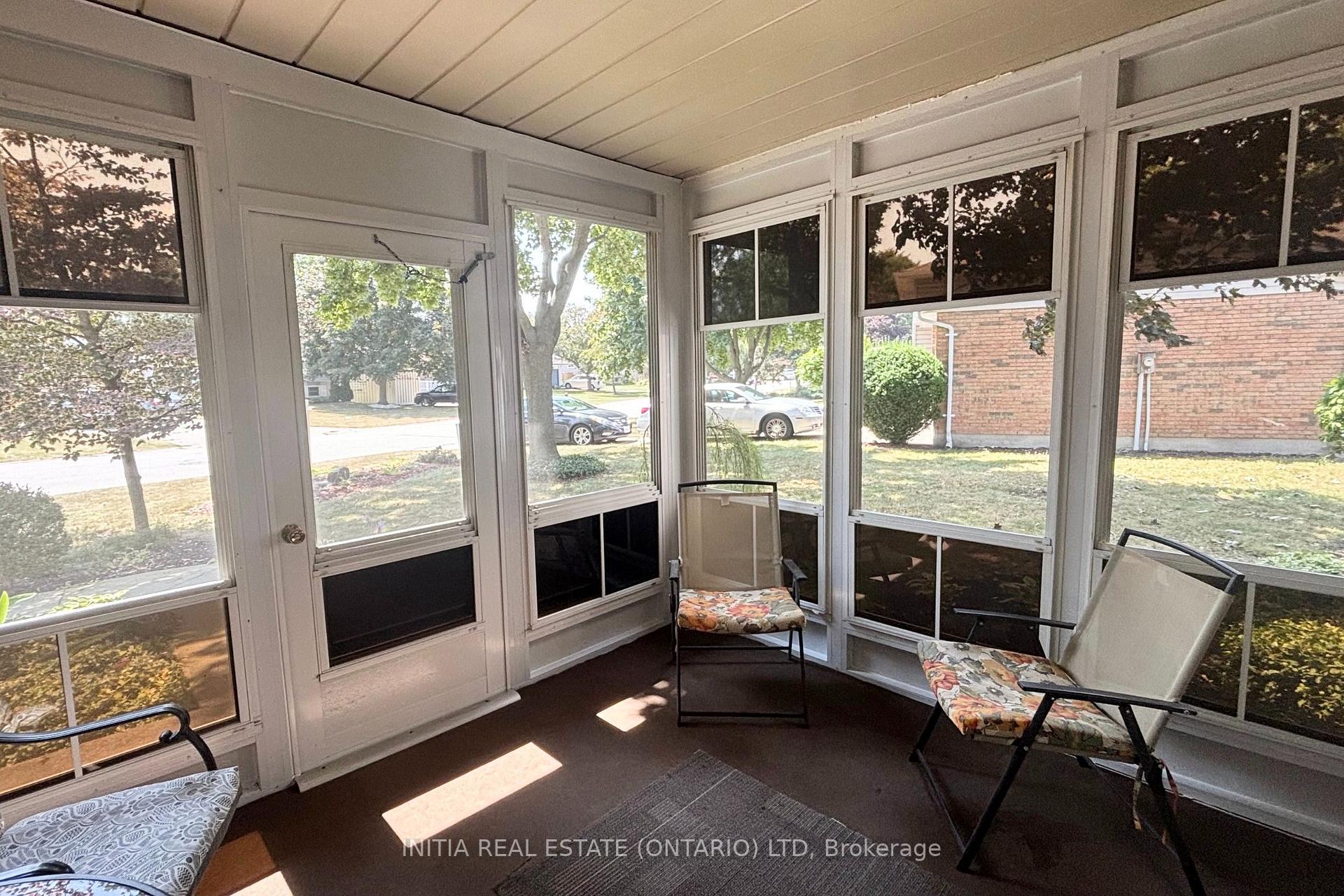 Photo 5 of 330 Willow Crescent, St. Clair — HOMEH
