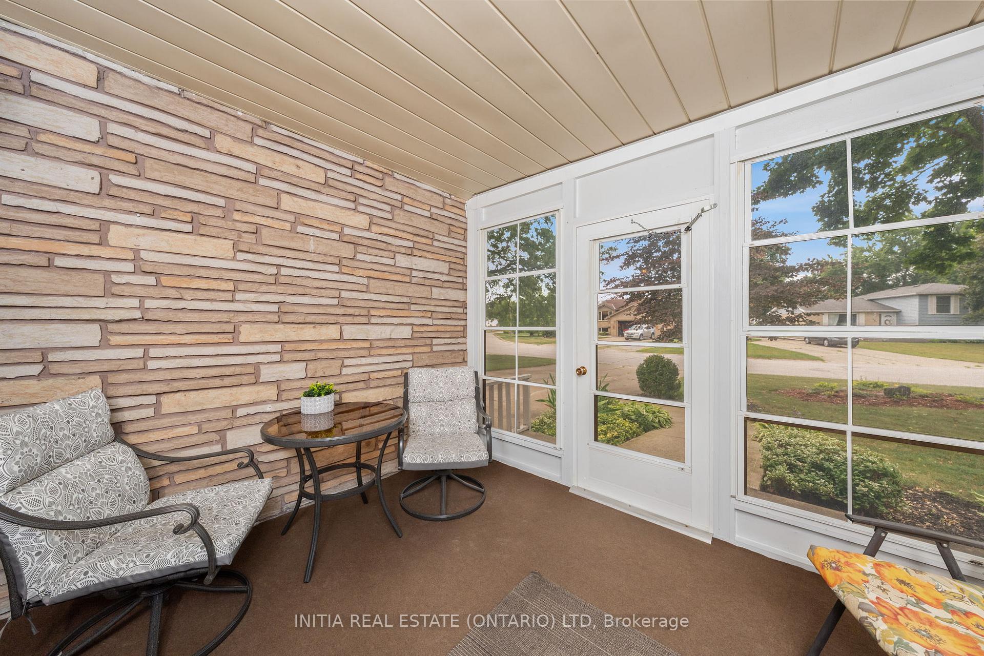 Photo 6 of 330 Willow Crescent, St. Clair — HOMEH