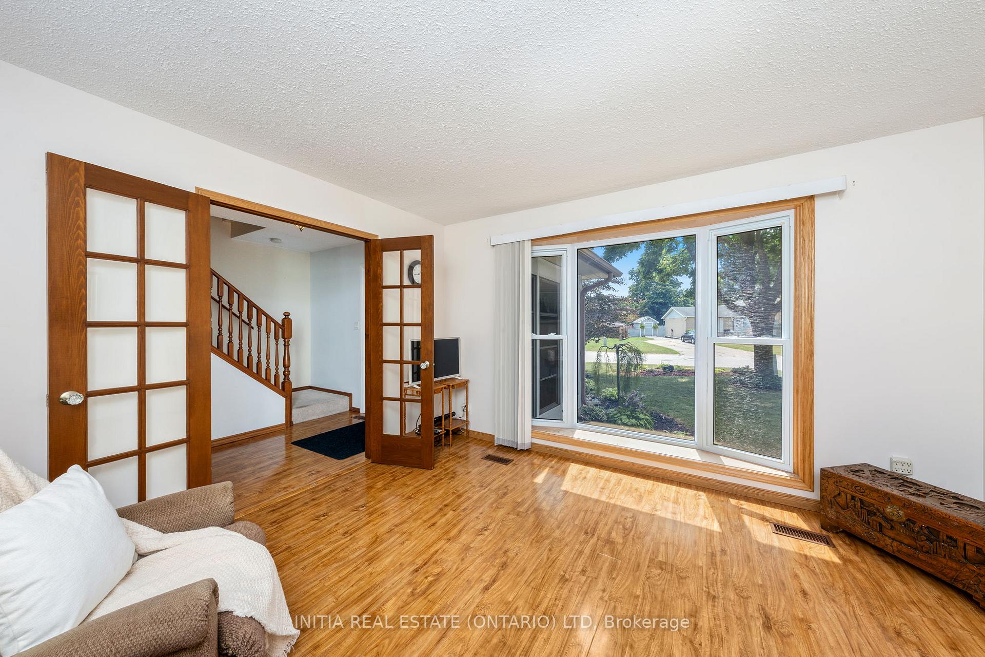 Photo 7 of 330 Willow Crescent, St. Clair — HOMEH