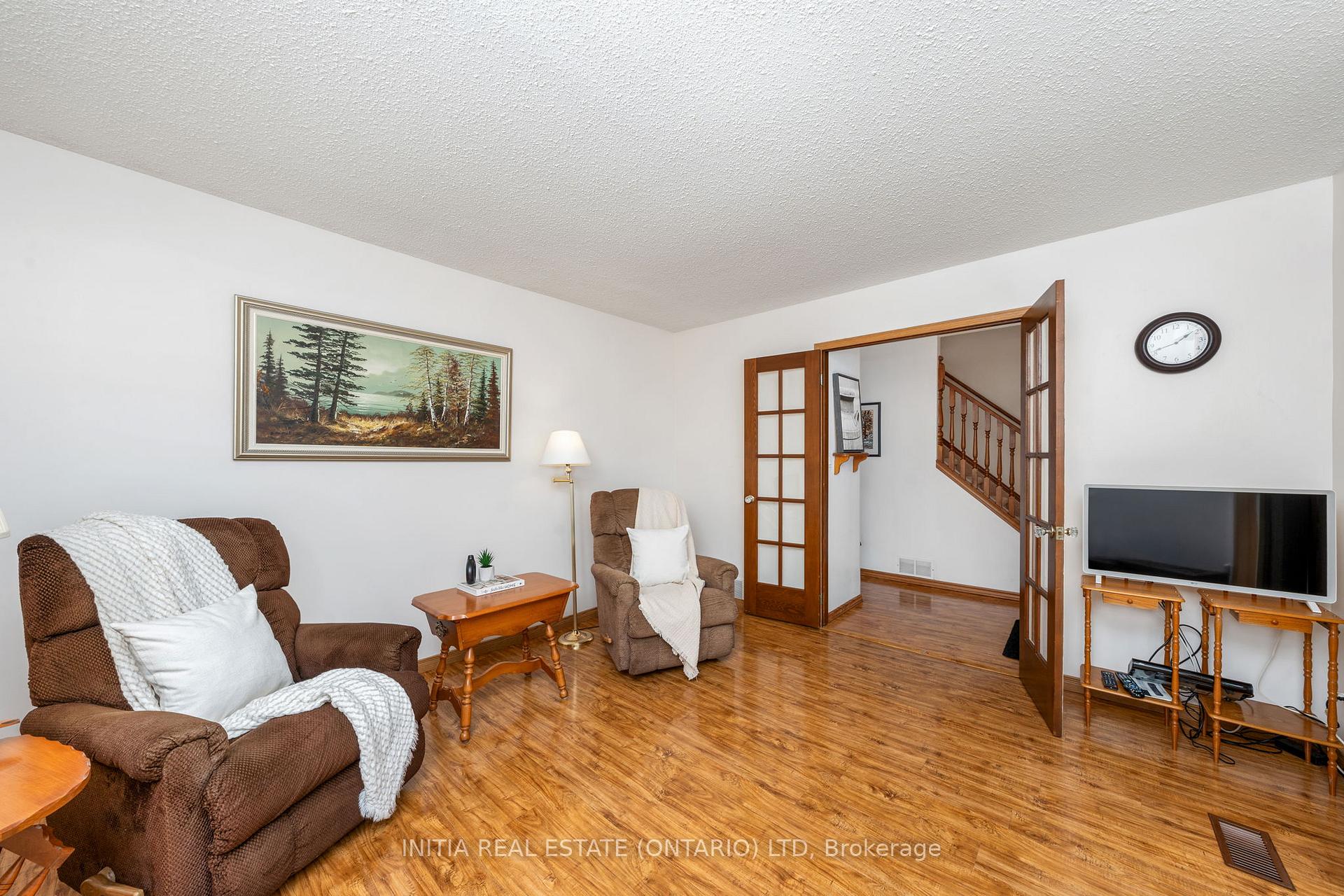 Photo 8 of 330 Willow Crescent, St. Clair — HOMEH