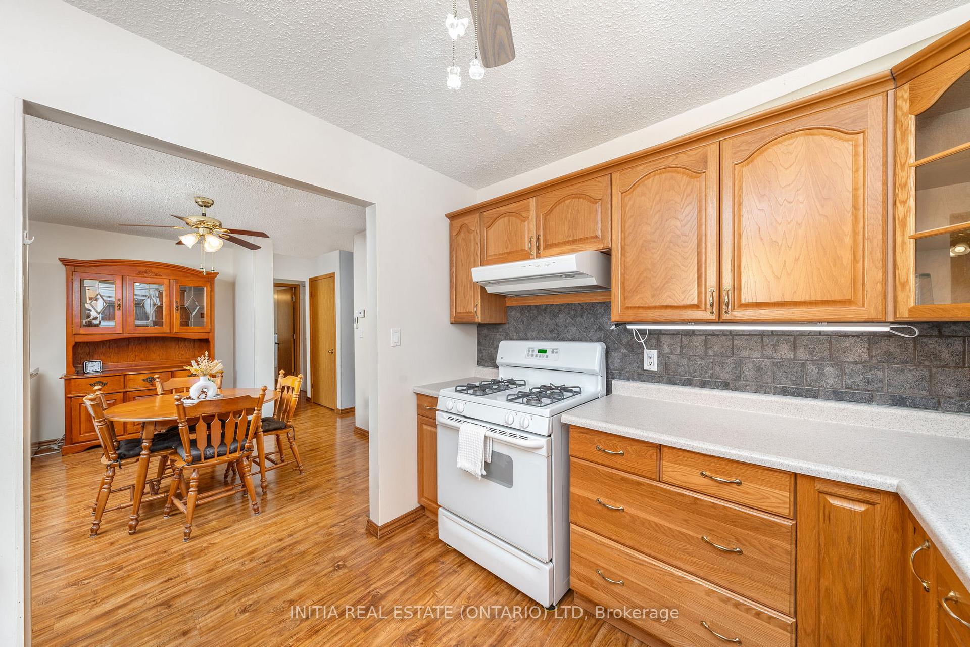 Photo 9 of 330 Willow Crescent, St. Clair — HOMEH
