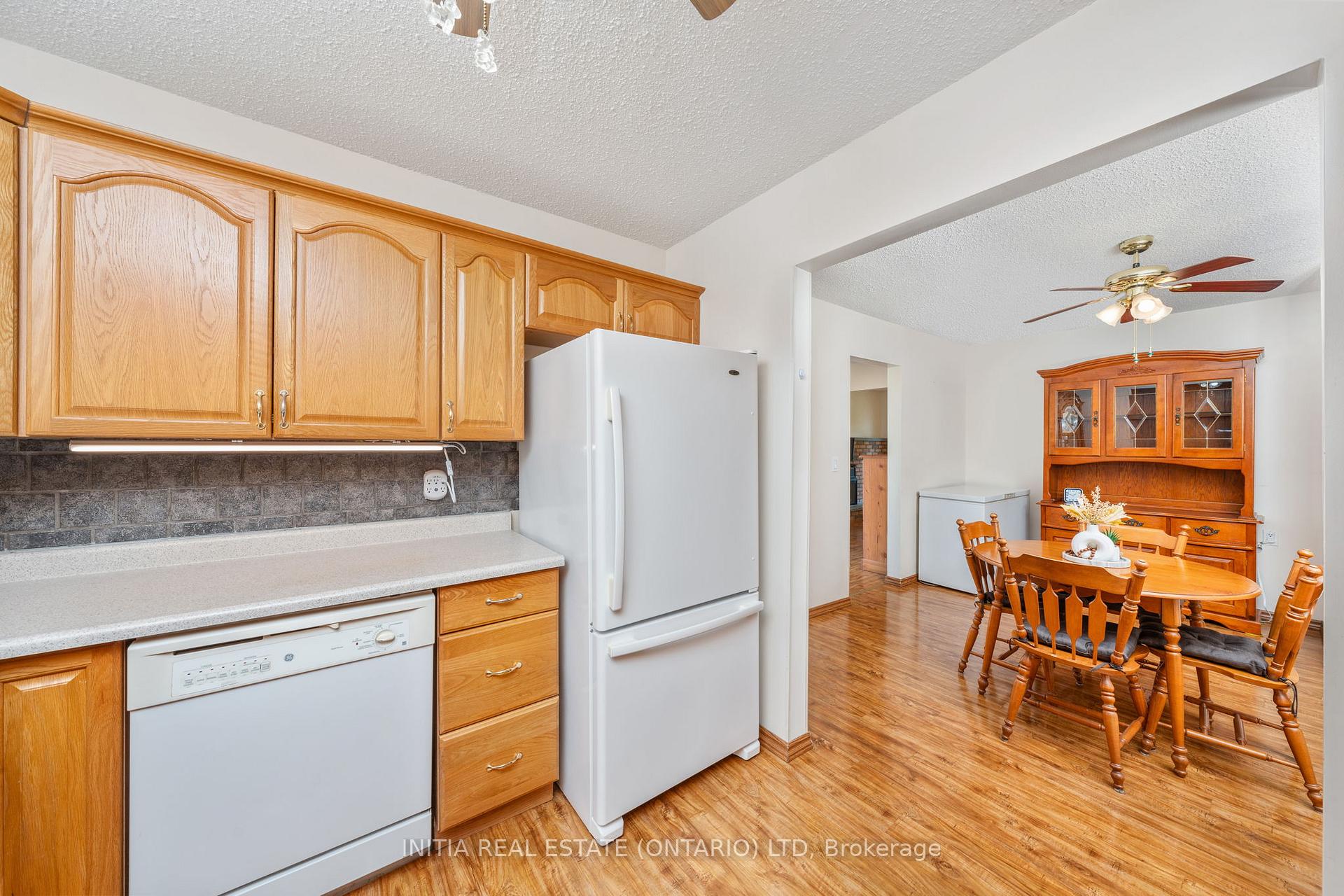 Photo 12 of 330 Willow Crescent, St. Clair — HOMEH