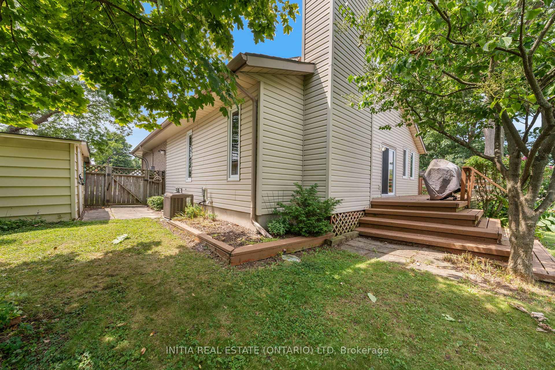 Photo 37 of 330 Willow Crescent, St. Clair — HOMEH