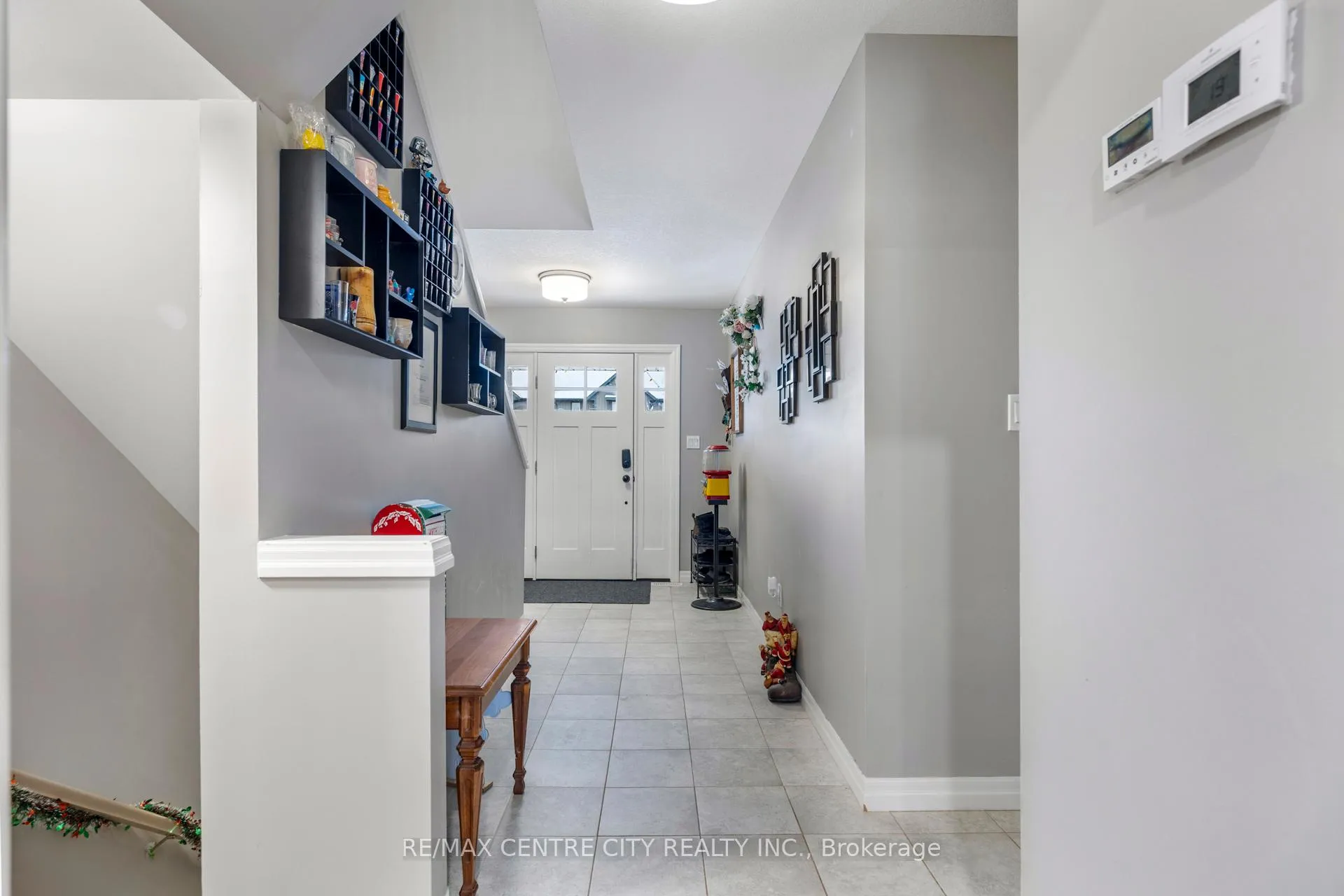 Photo 5 of 45 Charter Creek Court, St. Thomas — HOMEH