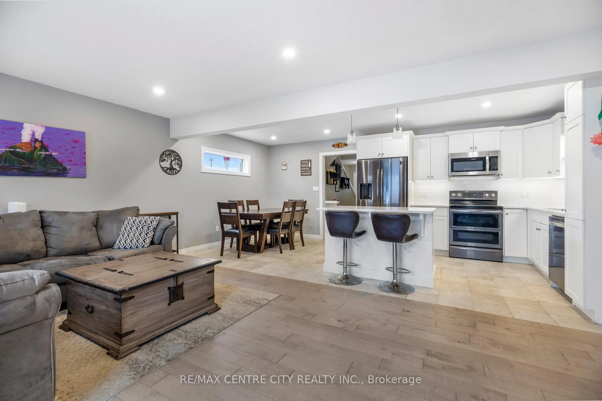 Photo 9 of 45 Charter Creek Court, St. Thomas — HOMEH