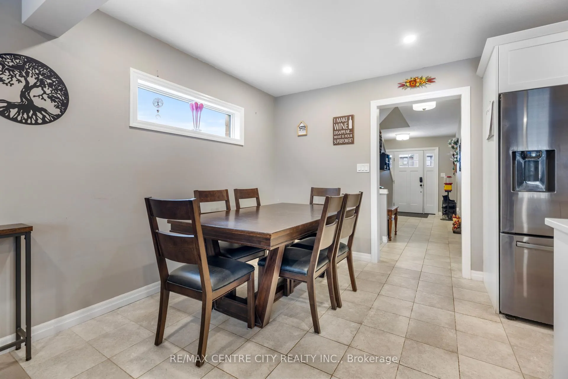 Photo 10 of 45 Charter Creek Court, St. Thomas — HOMEH