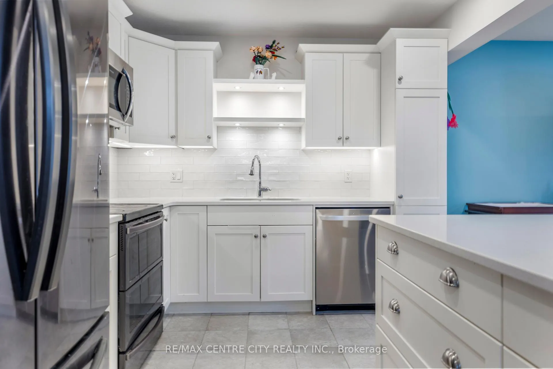 Photo 11 of 45 Charter Creek Court, St. Thomas — HOMEH