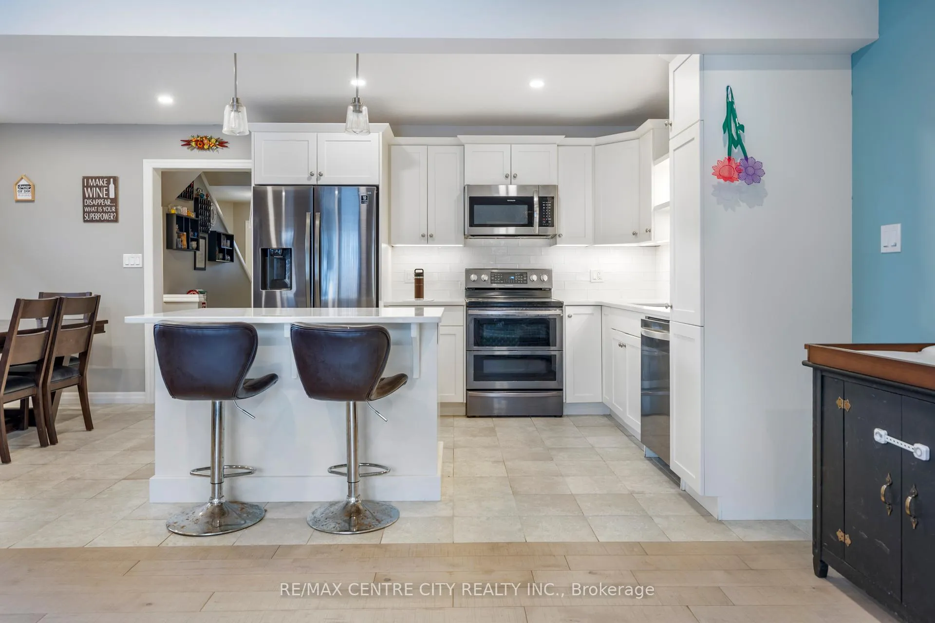 Photo 12 of 45 Charter Creek Court, St. Thomas — HOMEH