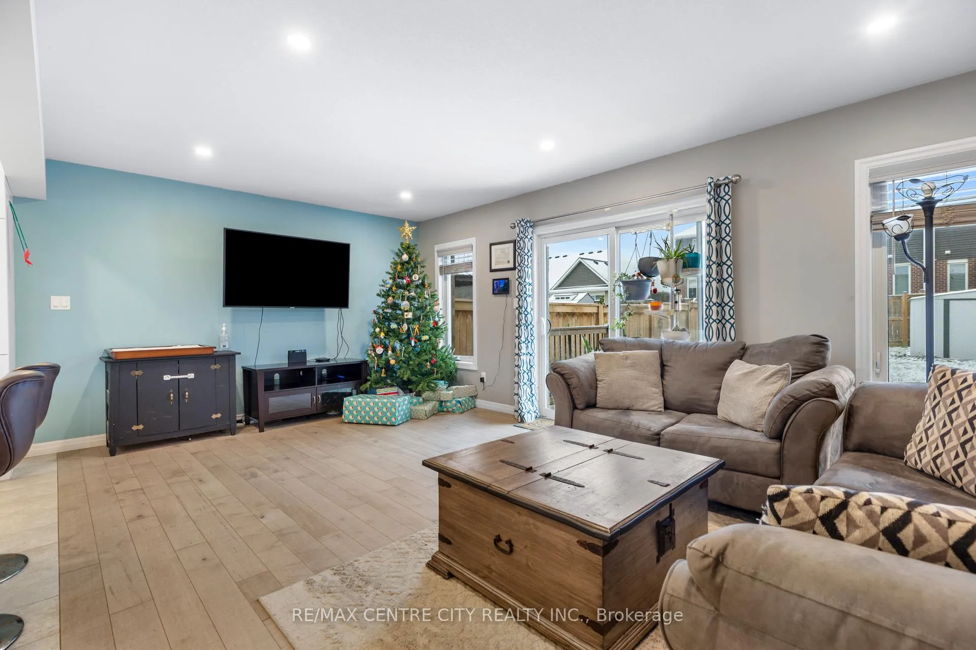 Photo 14 of 45 Charter Creek Court, St. Thomas — HOMEH
