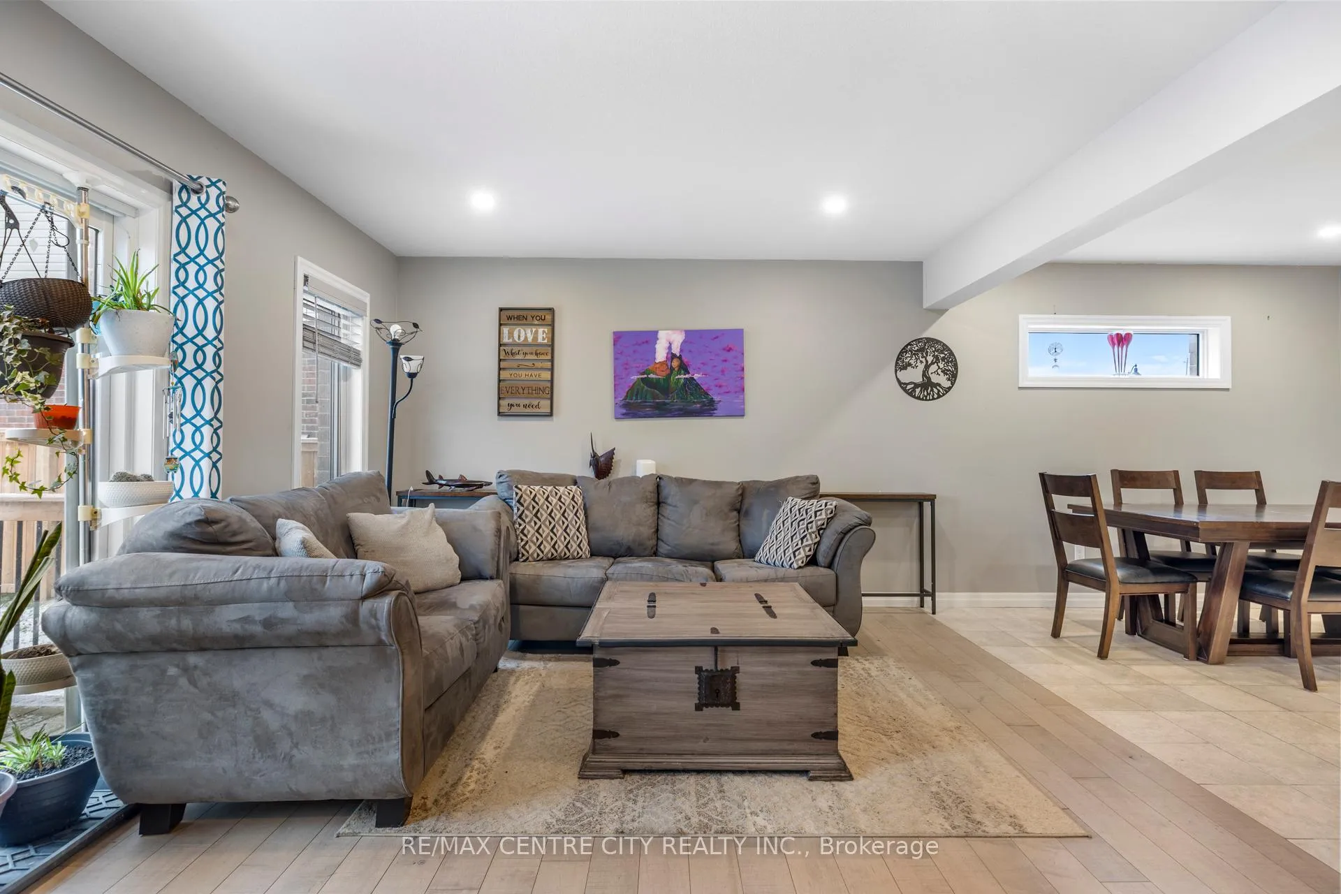 Photo 15 of 45 Charter Creek Court, St. Thomas — HOMEH
