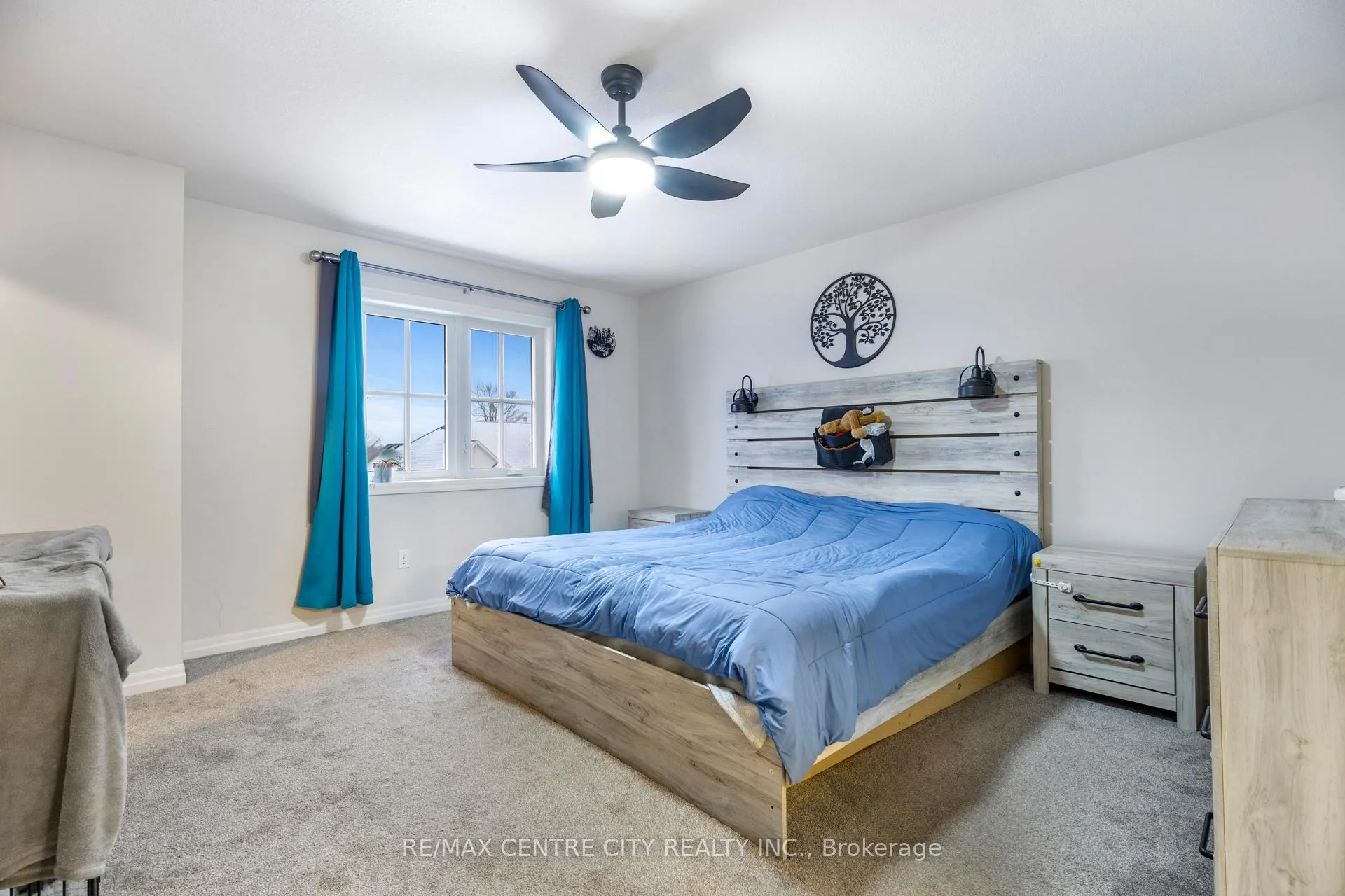 Photo 16 of 45 Charter Creek Court, St. Thomas — HOMEH