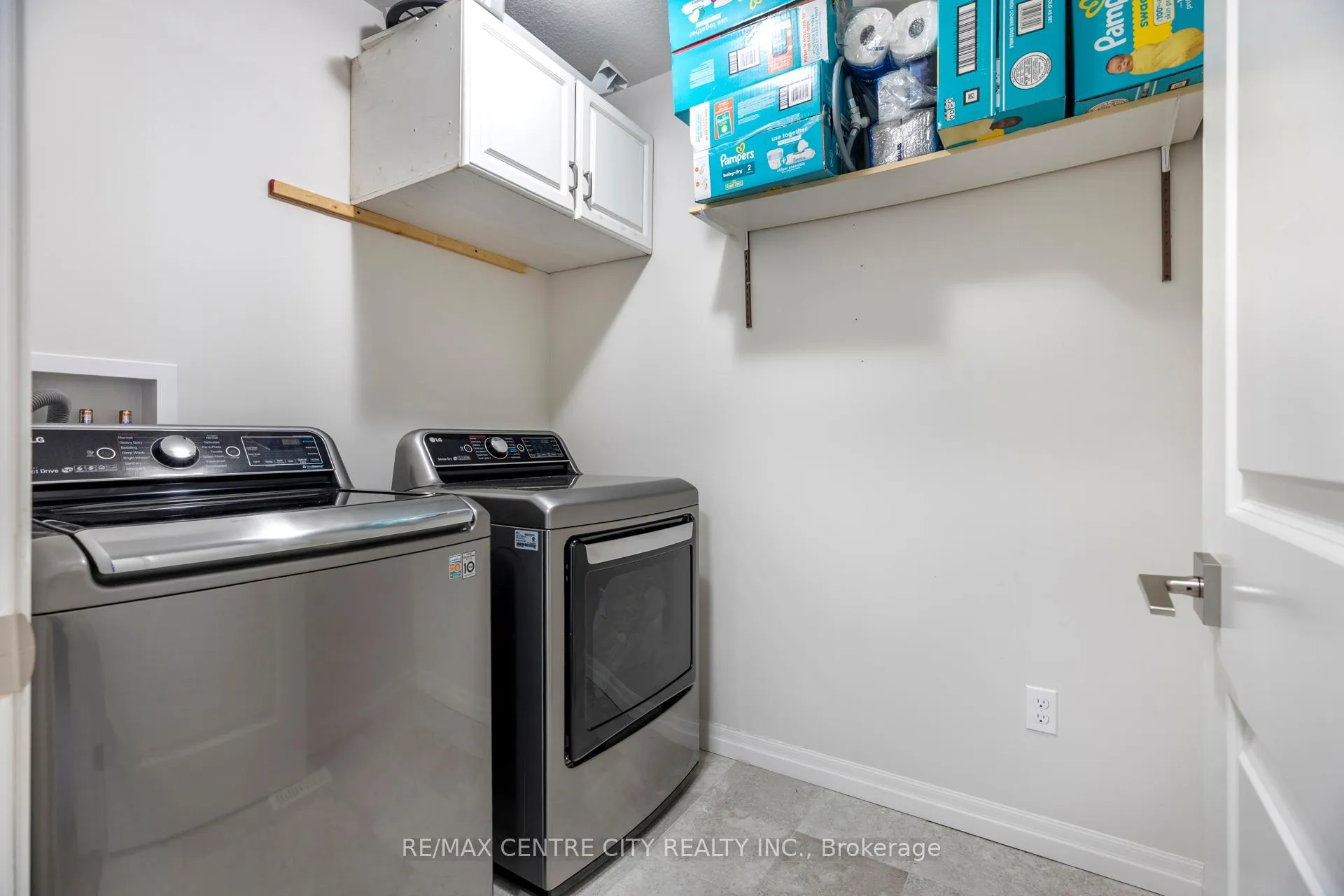 Photo 19 of 45 Charter Creek Court, St. Thomas — HOMEH