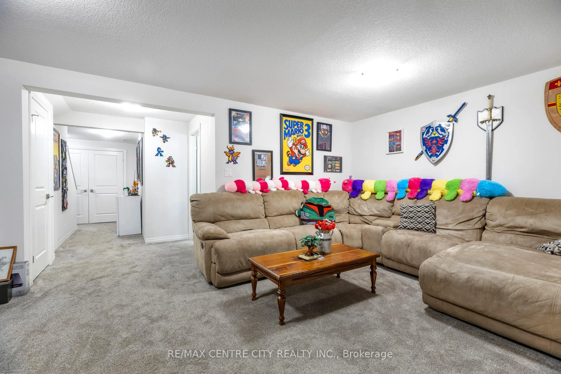 Photo 24 of 45 Charter Creek Court, St. Thomas — HOMEH