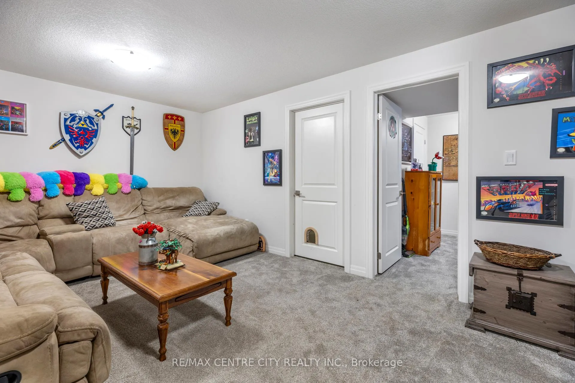 Photo 25 of 45 Charter Creek Court, St. Thomas — HOMEH
