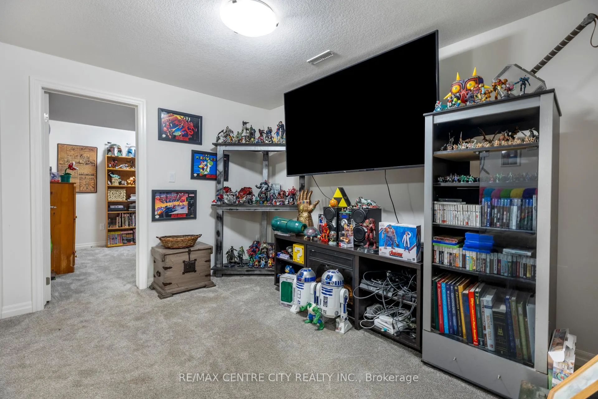 Photo 26 of 45 Charter Creek Court, St. Thomas — HOMEH