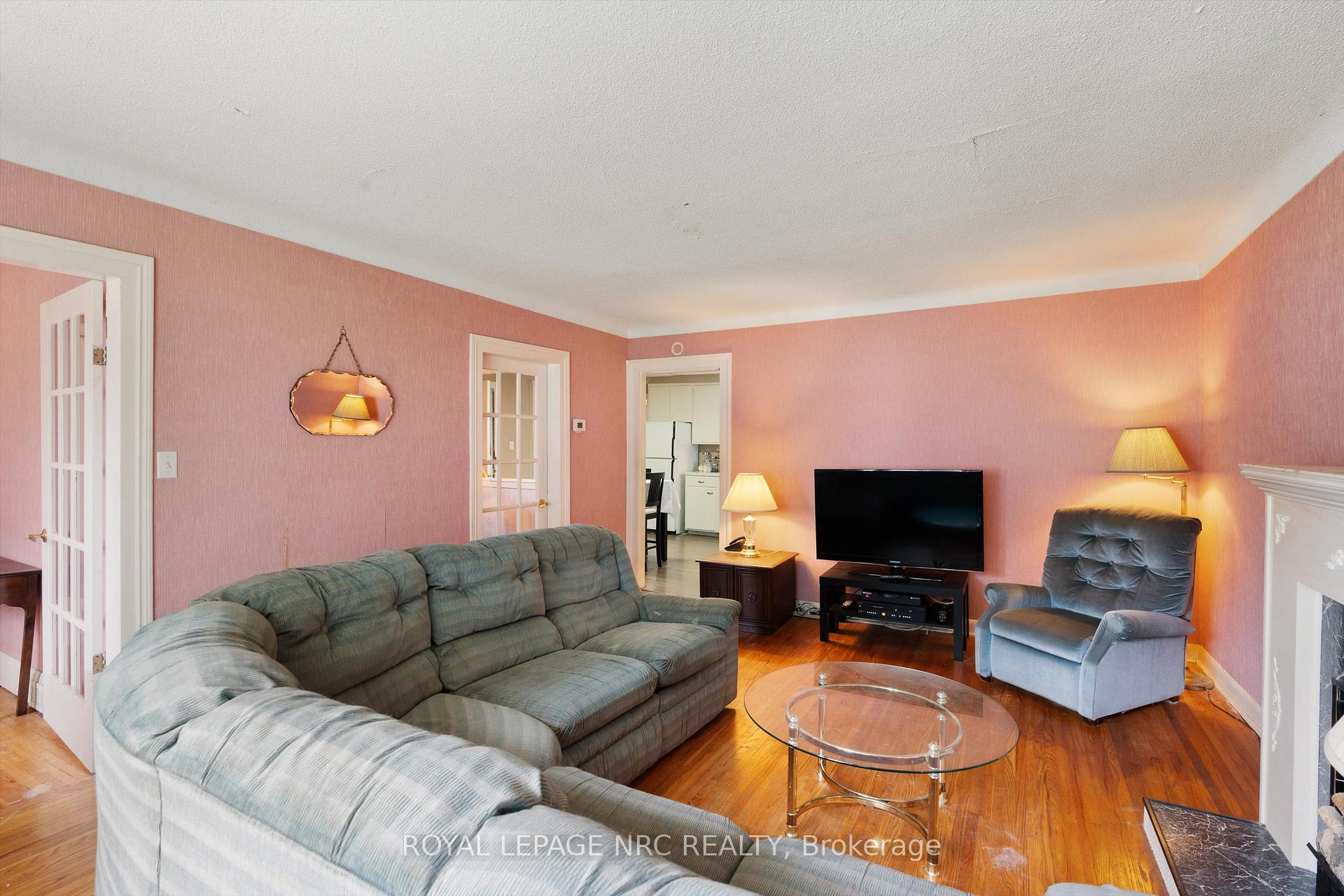 Photo 5 of 154 Dalhousie Avenue, St. Catharines, Port Dalhousie — HOMEH