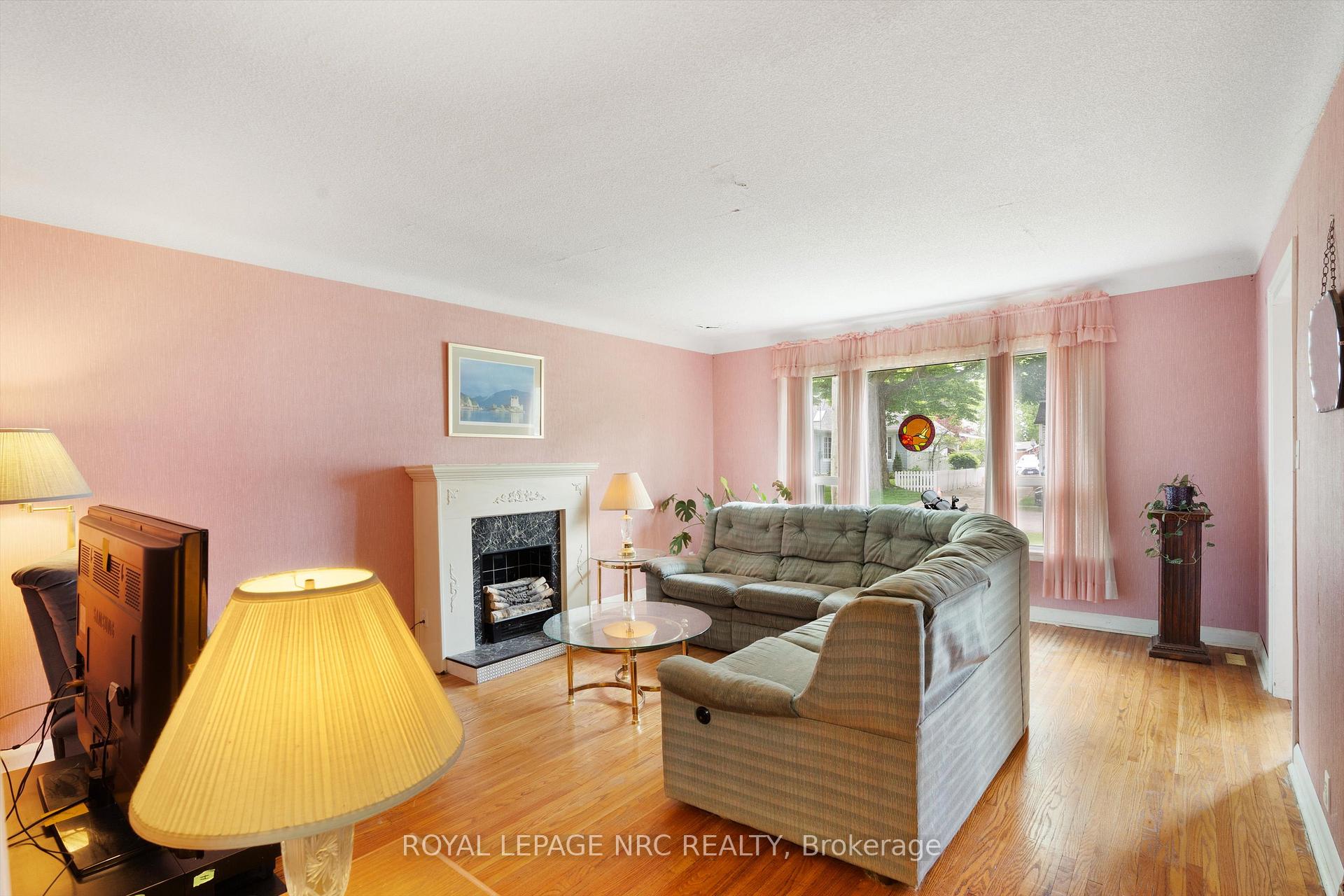 Photo 6 of 154 Dalhousie Avenue, St. Catharines, Port Dalhousie — HOMEH