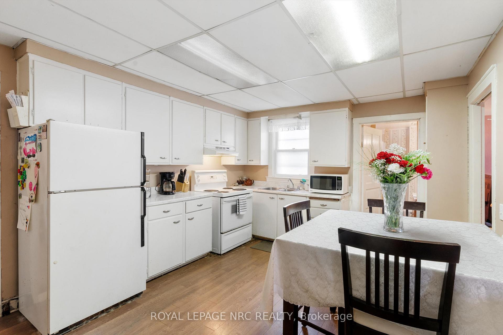 Photo 8 of 154 Dalhousie Avenue, St. Catharines, Port Dalhousie — HOMEH