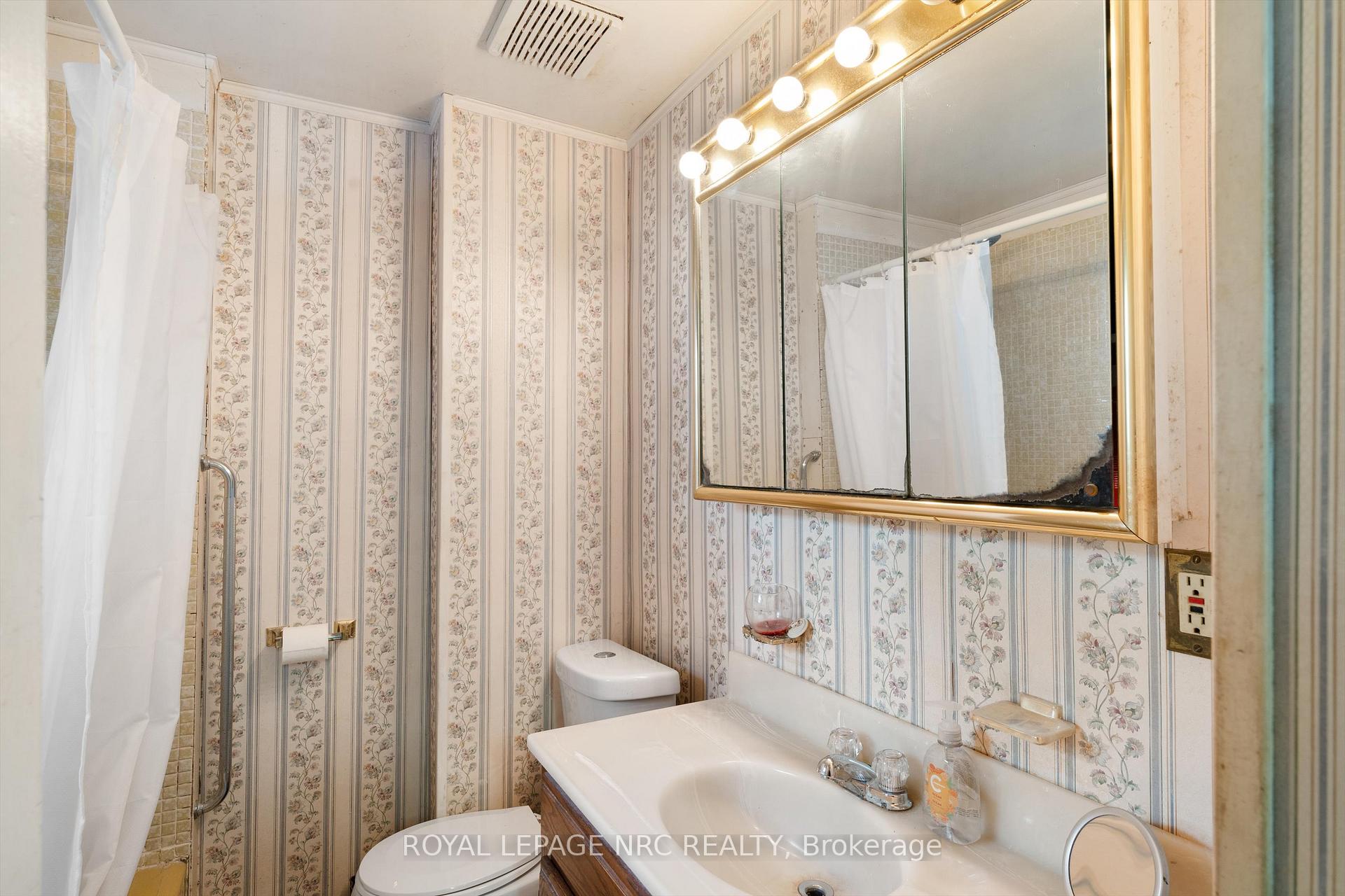 Photo 9 of 154 Dalhousie Avenue, St. Catharines, Port Dalhousie — HOMEH