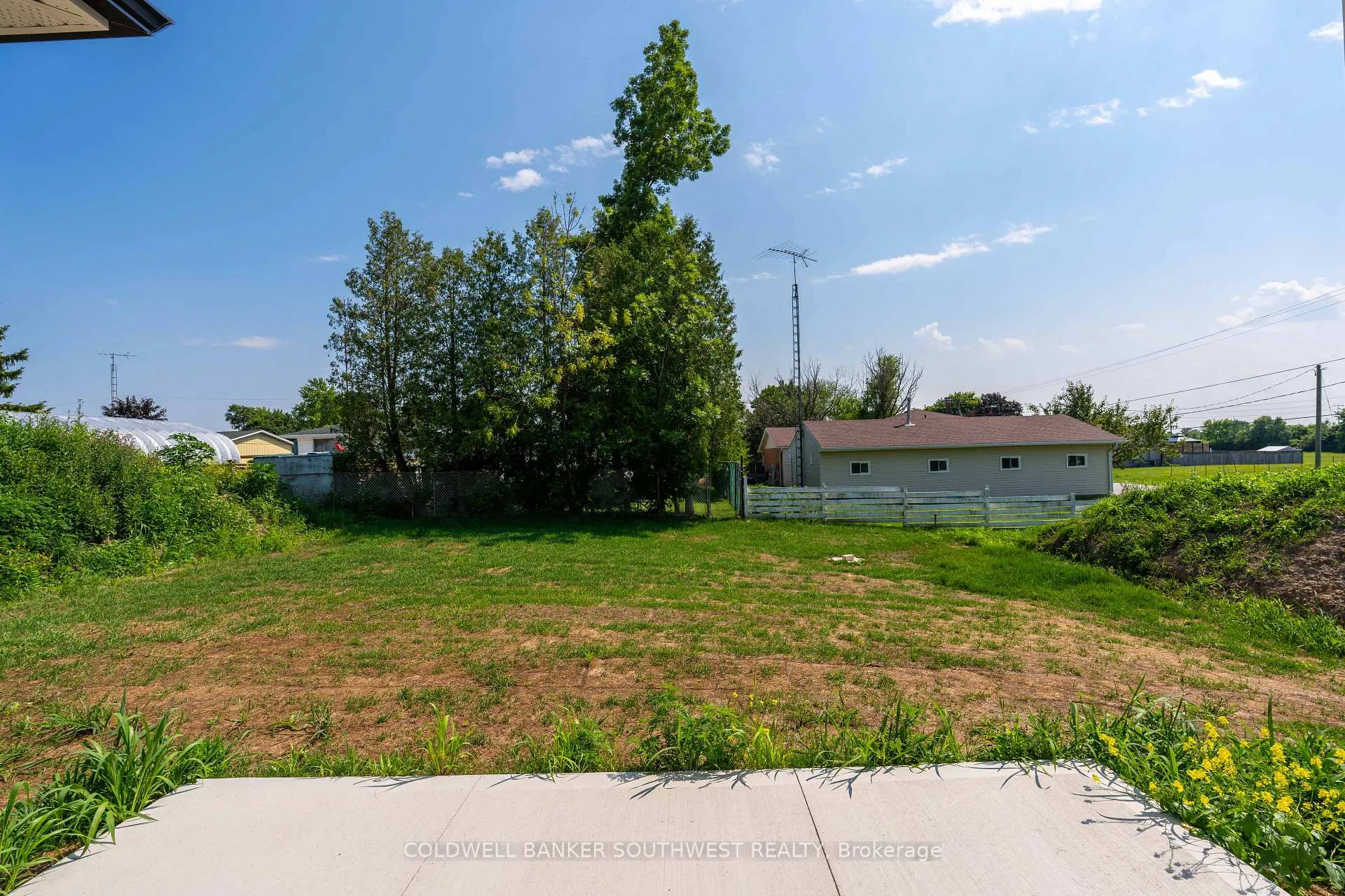 Photo 4 of 103 Sutherland Drive, St. Clair — HOMEH
