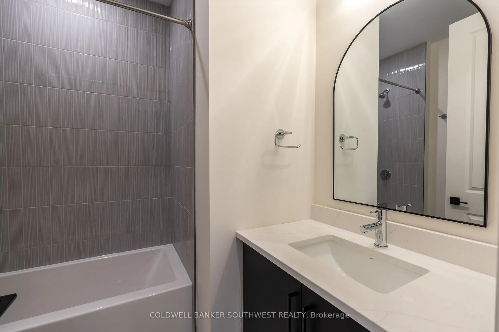 Photo 44 of 103 Sutherland Drive, St. Clair — HOMEH