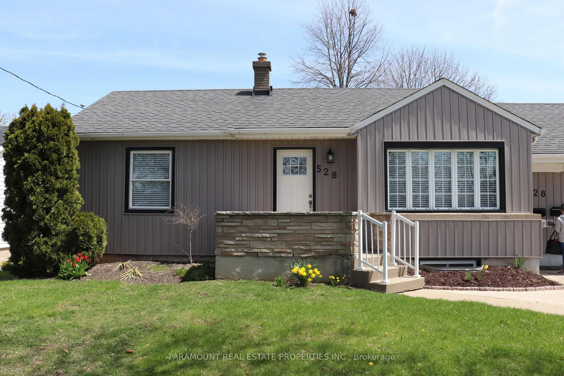 Photo 2 of Unit Upper Level Apartment, 528 Geneva Street, St. Catharines, Vine/Linwell — HOMEH